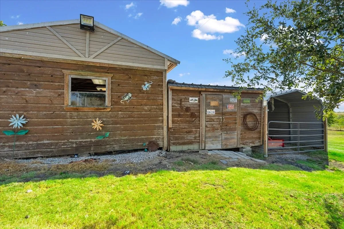 Mobile Home For Sale in Ellis County , 2093 Fm 1182, Ennis, Texas 75119, 3 Bedroom, 2 Bathroom, Garage spaces, 1,568 Sqft, built in 1994, mls#21369674, Real Estate Agent in Ennis, Homes For Sale in Ellis county, Homes For Sale in Ennis, Realtor in Ennis Texas, Real Estate Brokerage Independent Realty Texas, Luminita Cordes Realtor