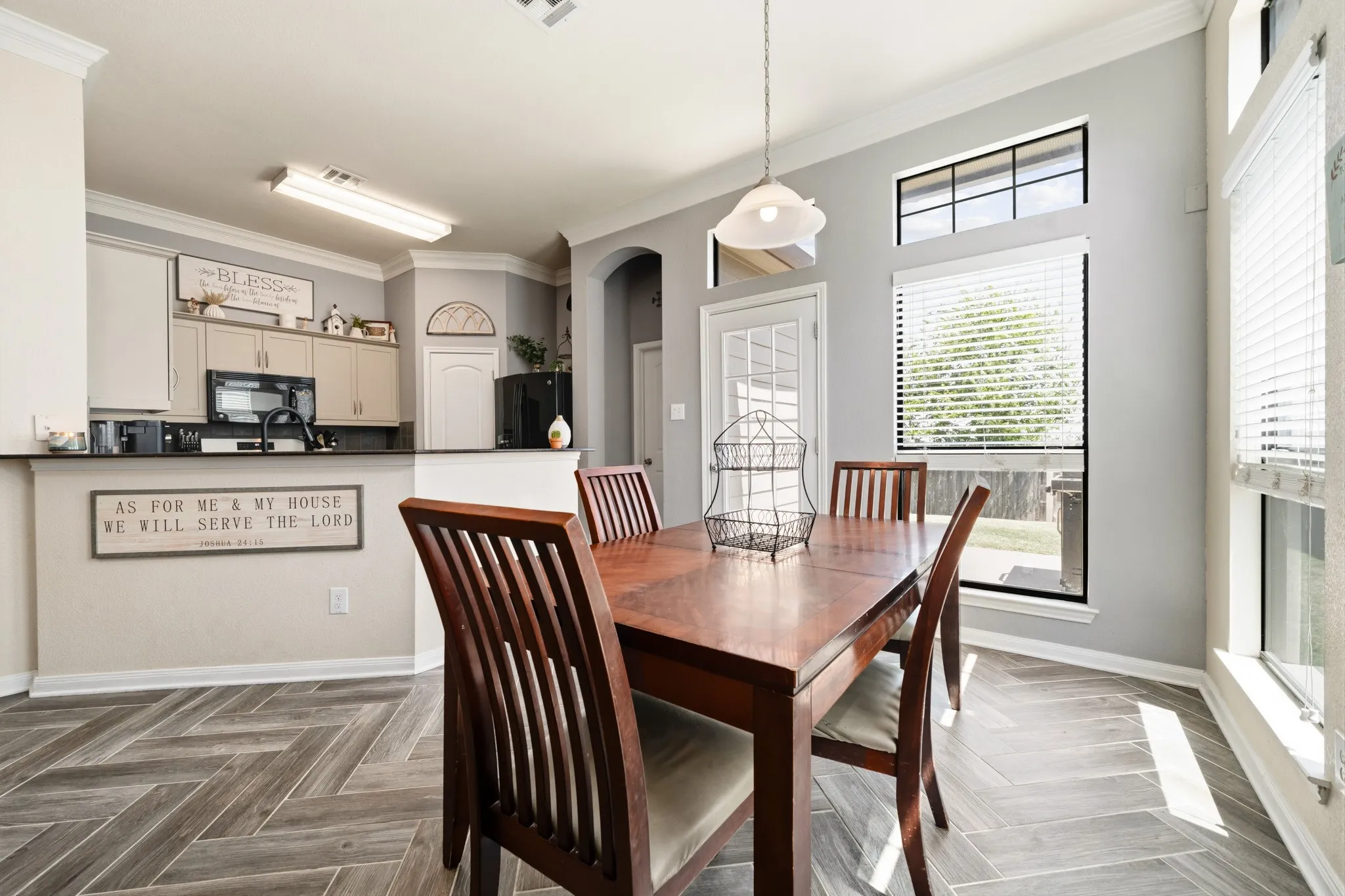 Single Family Residence For Sale in Mc Lennan County , 10333 Condor Loop, Waco, Texas 76708, 3 Bedroom, 2 Bathroom, 2 Garage spaces, 1,346 Sqft, built in 2012, mls#21369294, Real Estate Agent in Waco, Homes For Sale in Mc Lennan county, Homes For Sale in Waco, Realtor in Waco Texas, Real Estate Brokerage Independent Realty Texas, Luminita Cordes Realtor