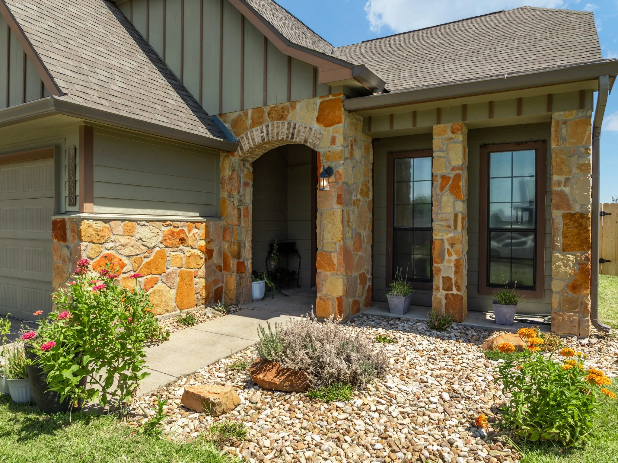Single Family Residence For Sale in Mc Lennan County , 10333 Condor Loop, Waco, Texas 76708, 3 Bedroom, 2 Bathroom, 2 Garage spaces, 1,346 Sqft, built in 2012, mls#21369294, Real Estate Agent in Waco, Homes For Sale in Mc Lennan county, Homes For Sale in Waco, Realtor in Waco Texas, Real Estate Brokerage Independent Realty Texas, Luminita Cordes Realtor