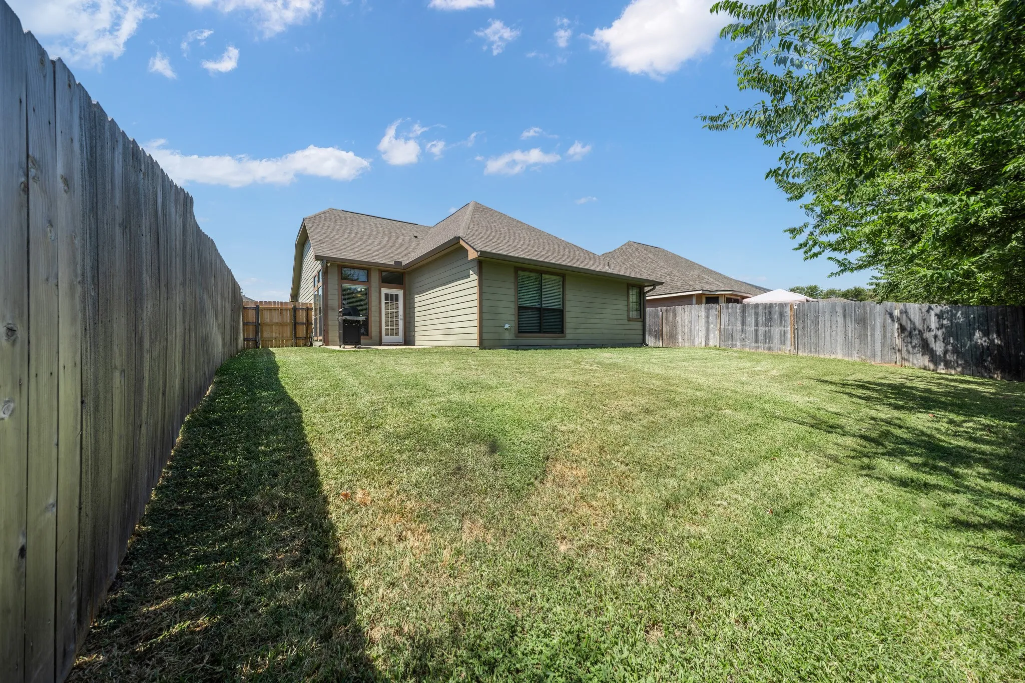 Single Family Residence For Sale in Mc Lennan County , 10333 Condor Loop, Waco, Texas 76708, 3 Bedroom, 2 Bathroom, 2 Garage spaces, 1,346 Sqft, built in 2012, mls#21369294, Real Estate Agent in Waco, Homes For Sale in Mc Lennan county, Homes For Sale in Waco, Realtor in Waco Texas, Real Estate Brokerage Independent Realty Texas, Luminita Cordes Realtor
