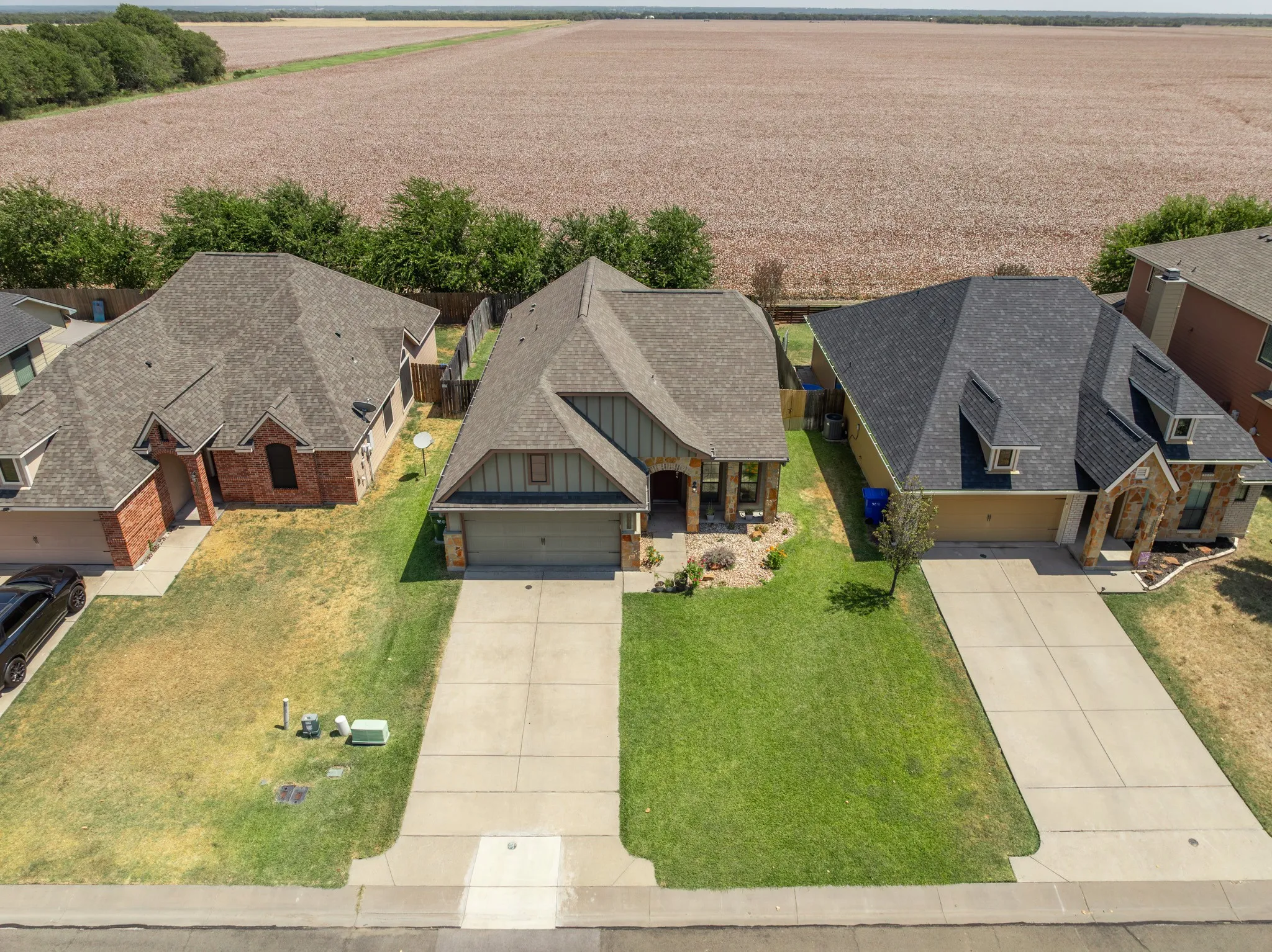 Single Family Residence For Sale in Mc Lennan County , 10333 Condor Loop, Waco, Texas 76708, 3 Bedroom, 2 Bathroom, 2 Garage spaces, 1,346 Sqft, built in 2012, mls#21369294, Real Estate Agent in Waco, Homes For Sale in Mc Lennan county, Homes For Sale in Waco, Realtor in Waco Texas, Real Estate Brokerage Independent Realty Texas, Luminita Cordes Realtor