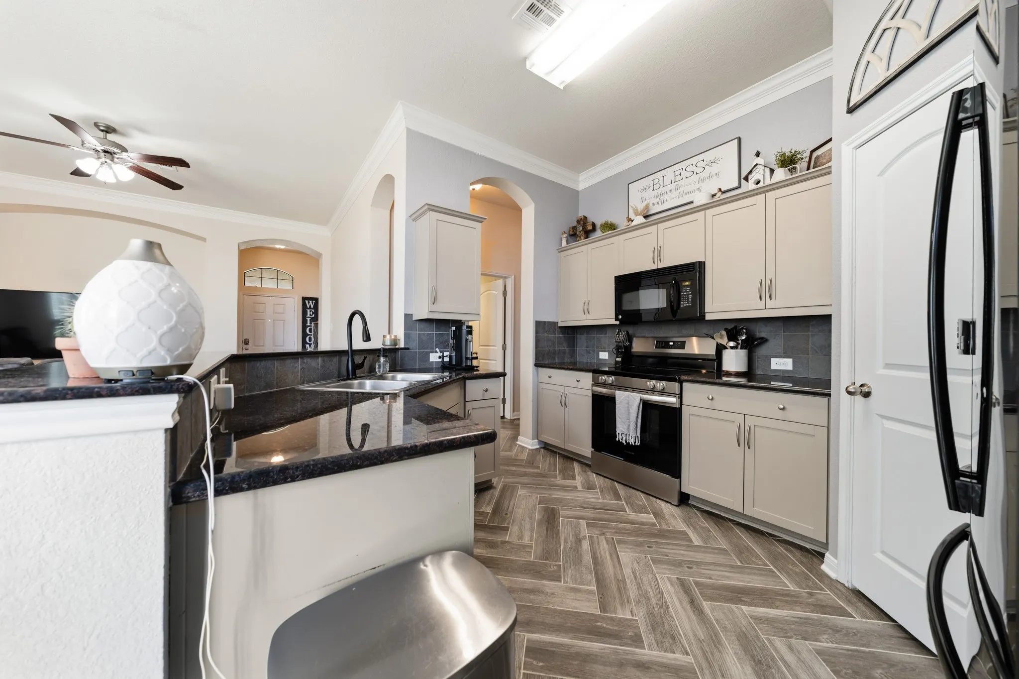 Single Family Residence For Sale in Mc Lennan County , 10333 Condor Loop, Waco, Texas 76708, 3 Bedroom, 2 Bathroom, 2 Garage spaces, 1,346 Sqft, built in 2012, mls#21369294, Real Estate Agent in Waco, Homes For Sale in Mc Lennan county, Homes For Sale in Waco, Realtor in Waco Texas, Real Estate Brokerage Independent Realty Texas, Luminita Cordes Realtor