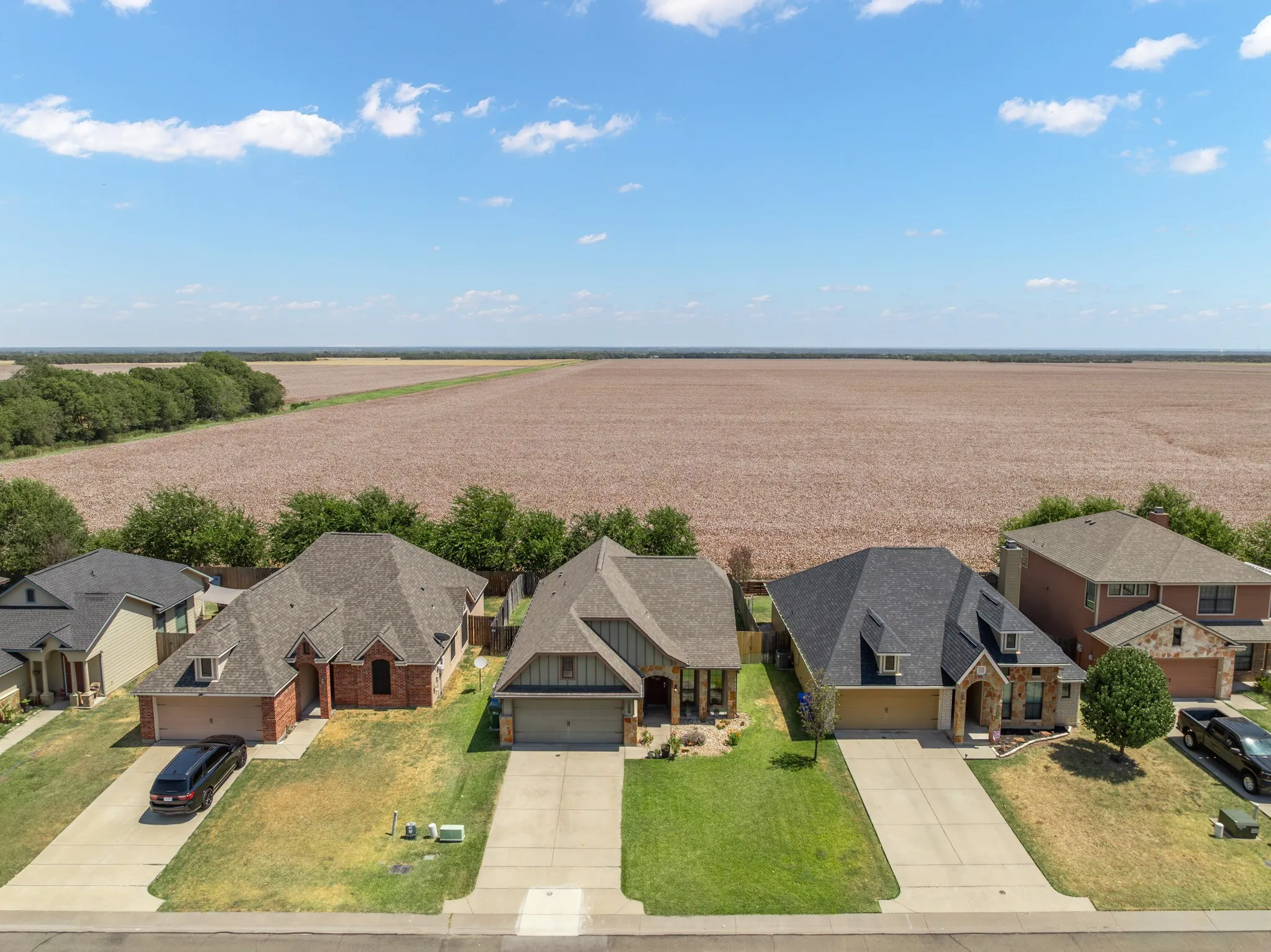 Single Family Residence For Sale in Mc Lennan County , 10333 Condor Loop, Waco, Texas 76708, 3 Bedroom, 2 Bathroom, 2 Garage spaces, 1,346 Sqft, built in 2012, mls#21369294, Real Estate Agent in Waco, Homes For Sale in Mc Lennan county, Homes For Sale in Waco, Realtor in Waco Texas, Real Estate Brokerage Independent Realty Texas, Luminita Cordes Realtor