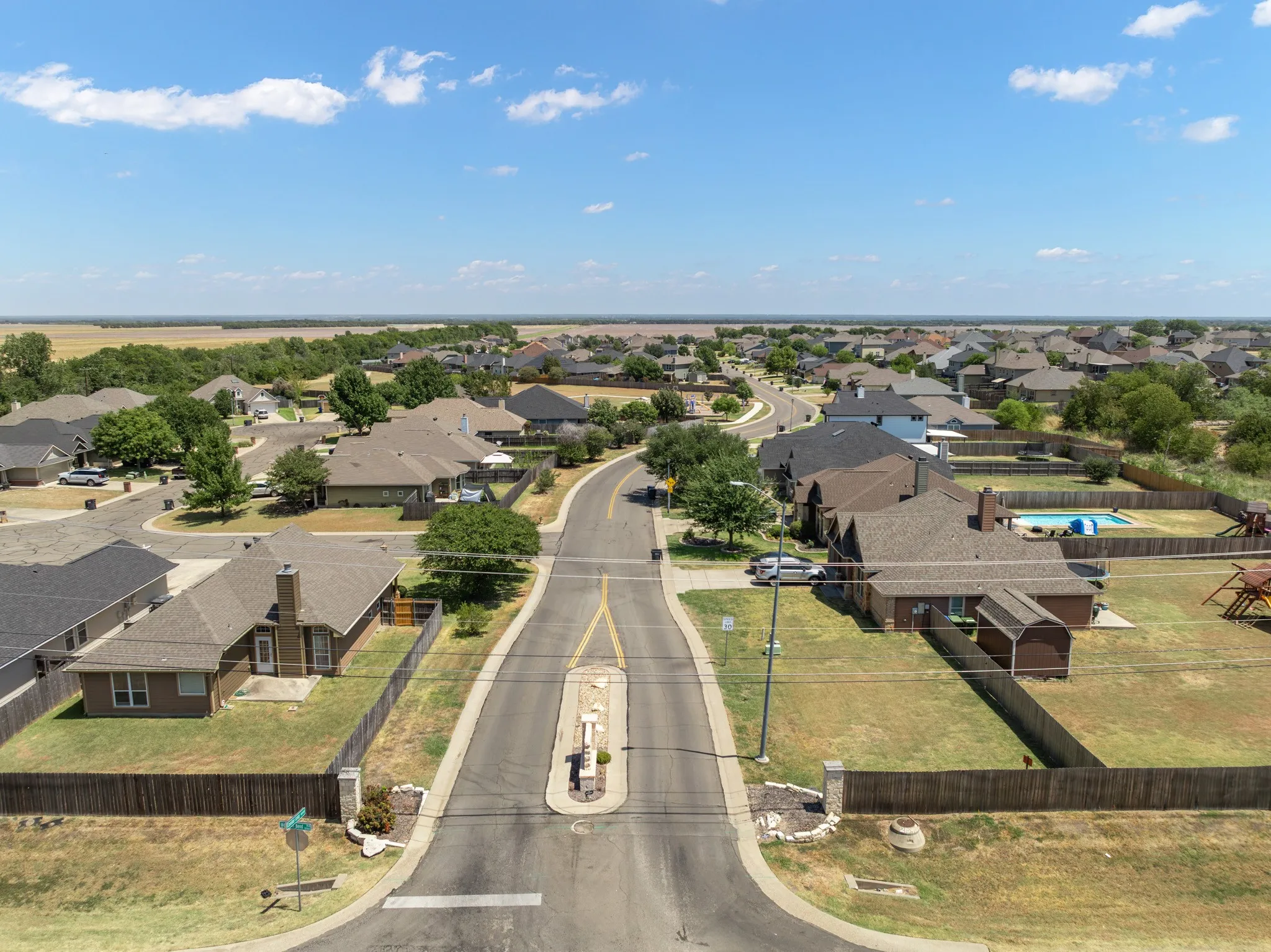 Single Family Residence For Sale in Mc Lennan County , 10333 Condor Loop, Waco, Texas 76708, 3 Bedroom, 2 Bathroom, 2 Garage spaces, 1,346 Sqft, built in 2012, mls#21369294, Real Estate Agent in Waco, Homes For Sale in Mc Lennan county, Homes For Sale in Waco, Realtor in Waco Texas, Real Estate Brokerage Independent Realty Texas, Luminita Cordes Realtor