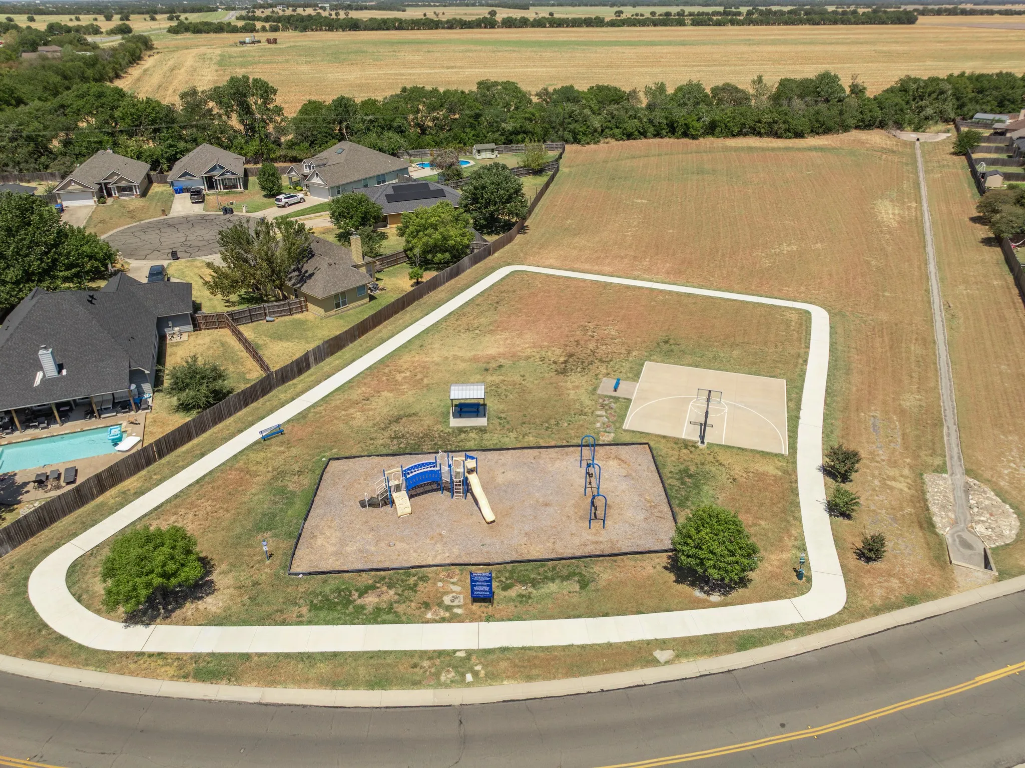 Single Family Residence For Sale in Mc Lennan County , 10333 Condor Loop, Waco, Texas 76708, 3 Bedroom, 2 Bathroom, 2 Garage spaces, 1,346 Sqft, built in 2012, mls#21369294, Real Estate Agent in Waco, Homes For Sale in Mc Lennan county, Homes For Sale in Waco, Realtor in Waco Texas, Real Estate Brokerage Independent Realty Texas, Luminita Cordes Realtor
