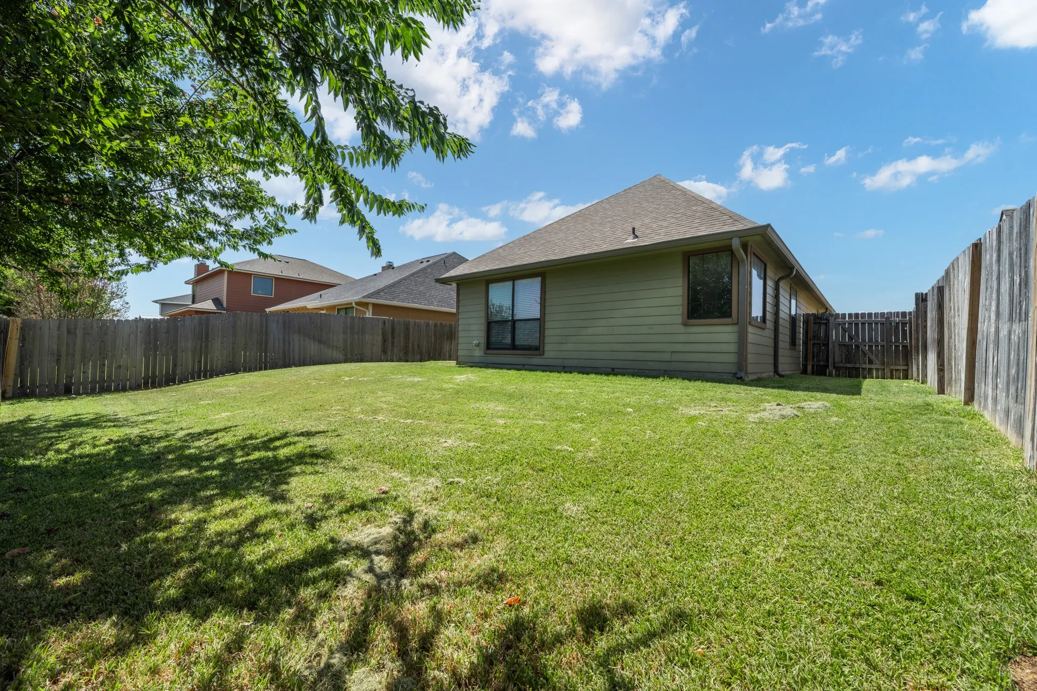 Single Family Residence For Sale in Mc Lennan County , 10333 Condor Loop, Waco, Texas 76708, 3 Bedroom, 2 Bathroom, 2 Garage spaces, 1,346 Sqft, built in 2012, mls#21369294, Real Estate Agent in Waco, Homes For Sale in Mc Lennan county, Homes For Sale in Waco, Realtor in Waco Texas, Real Estate Brokerage Independent Realty Texas, Luminita Cordes Realtor