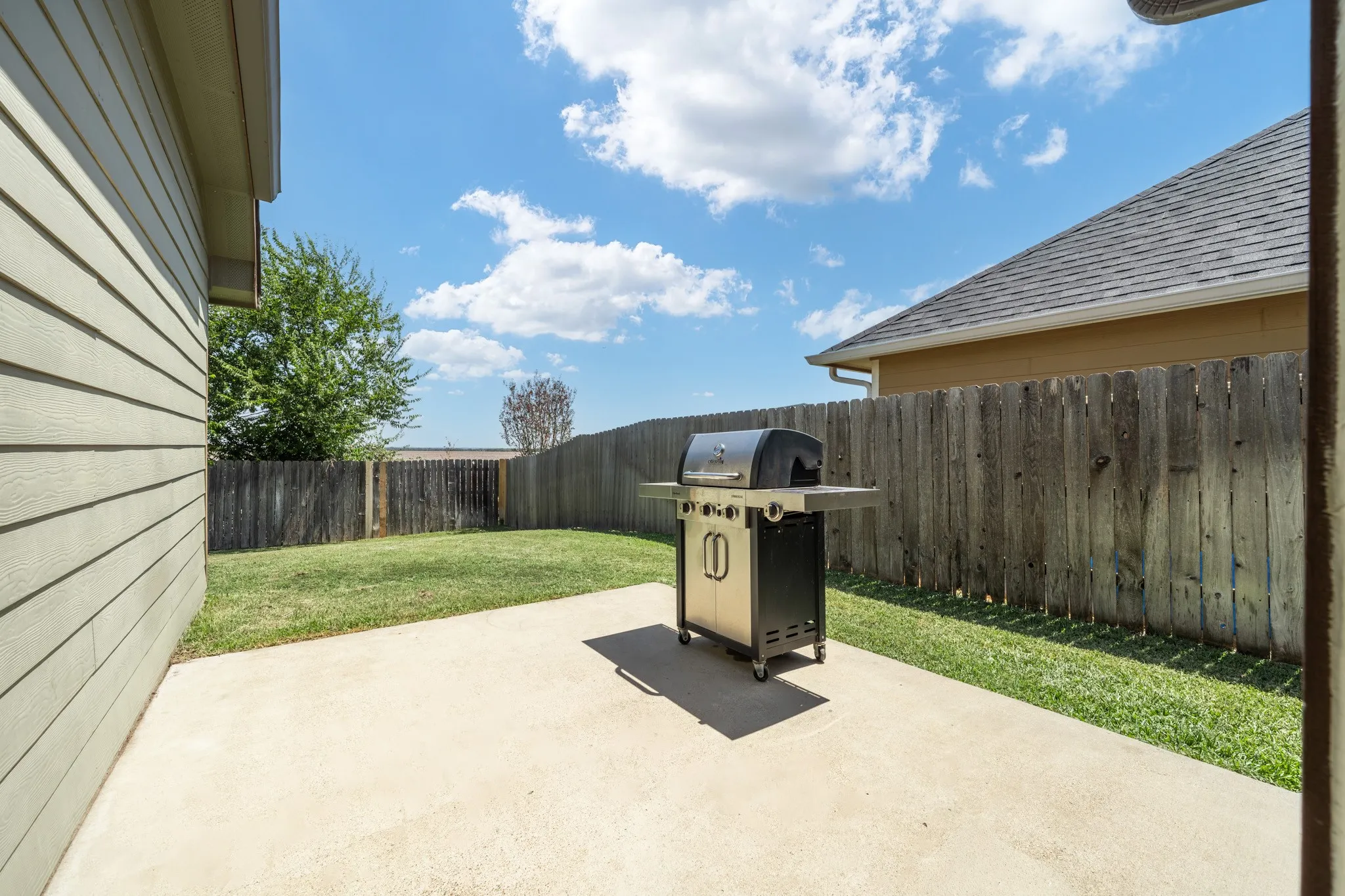 Single Family Residence For Sale in Mc Lennan County , 10333 Condor Loop, Waco, Texas 76708, 3 Bedroom, 2 Bathroom, 2 Garage spaces, 1,346 Sqft, built in 2012, mls#21369294, Real Estate Agent in Waco, Homes For Sale in Mc Lennan county, Homes For Sale in Waco, Realtor in Waco Texas, Real Estate Brokerage Independent Realty Texas, Luminita Cordes Realtor