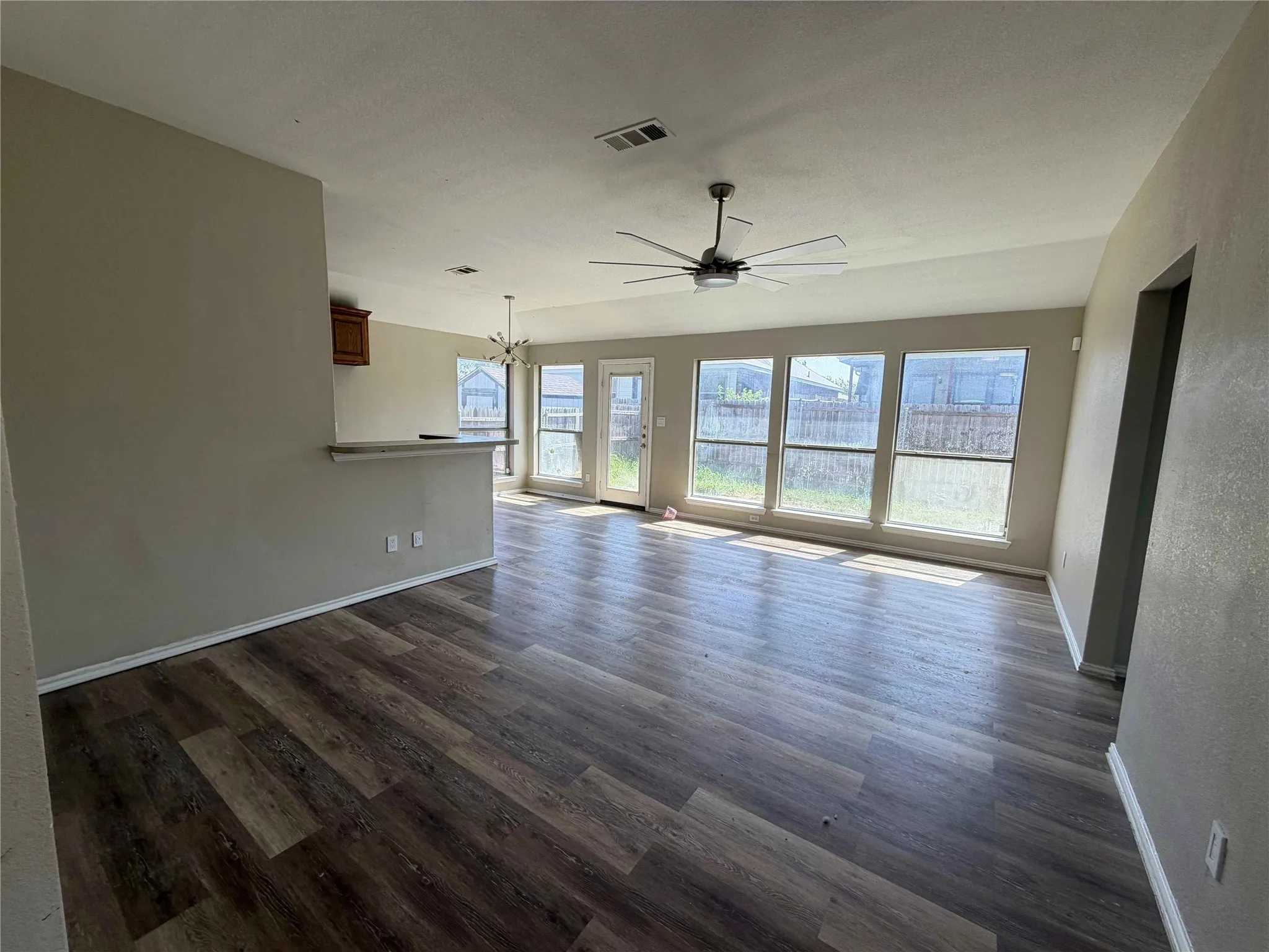 Single Family Residence For Sale in Tarrant County , 9325 Rhoni Court, Fort Worth, Texas 76140, 3 Bedroom, 2 Bathroom, 2 Garage spaces, 1,382 Sqft, built in 2005, mls#21369680, Real Estate Agent in Fort Worth, Homes For Sale in Tarrant county, Homes For Sale in Fort Worth, Realtor in Fort Worth Texas, Real Estate Brokerage Independent Realty Texas, Luminita Cordes Realtor