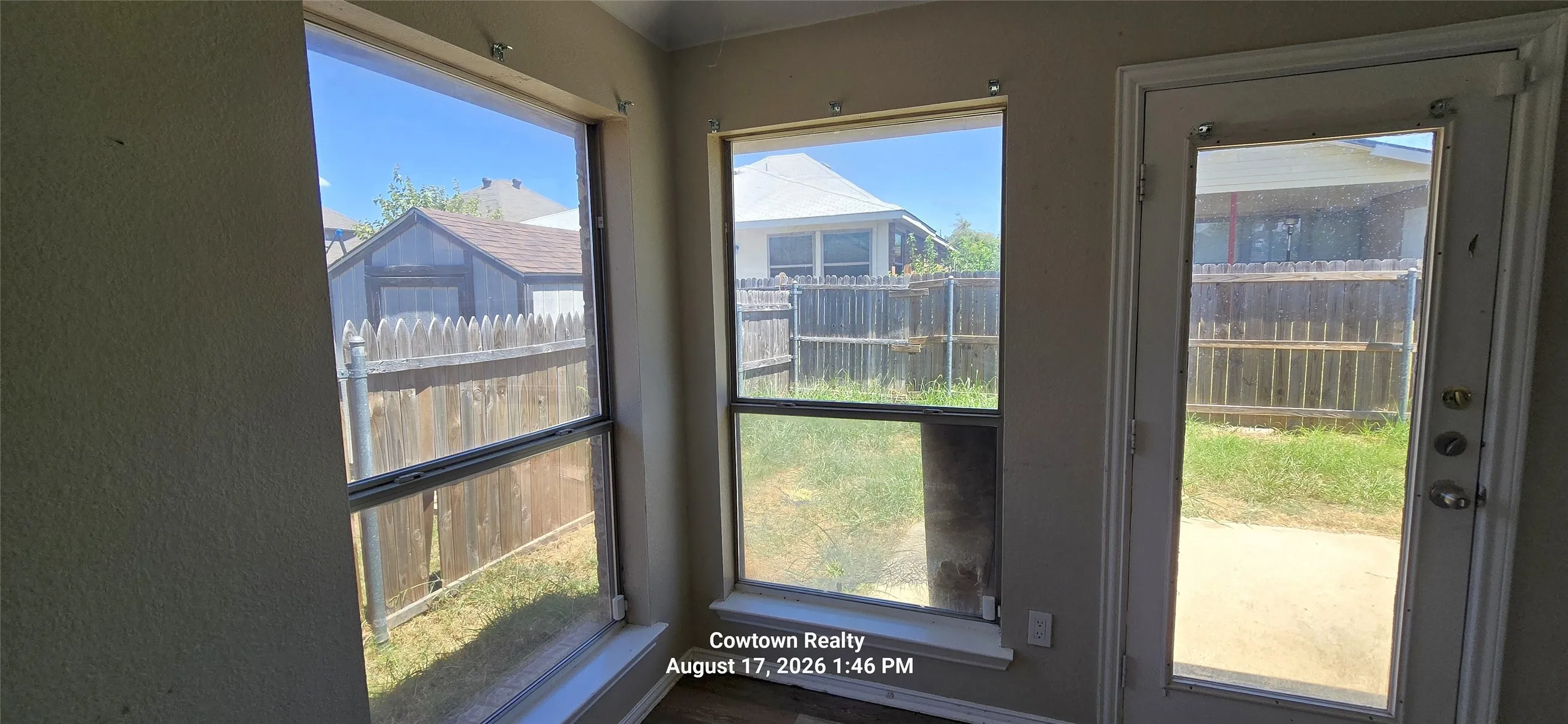 Single Family Residence For Sale in Tarrant County , 9325 Rhoni Court, Fort Worth, Texas 76140, 3 Bedroom, 2 Bathroom, 2 Garage spaces, 1,382 Sqft, built in 2005, mls#21369680, Real Estate Agent in Fort Worth, Homes For Sale in Tarrant county, Homes For Sale in Fort Worth, Realtor in Fort Worth Texas, Real Estate Brokerage Independent Realty Texas, Luminita Cordes Realtor