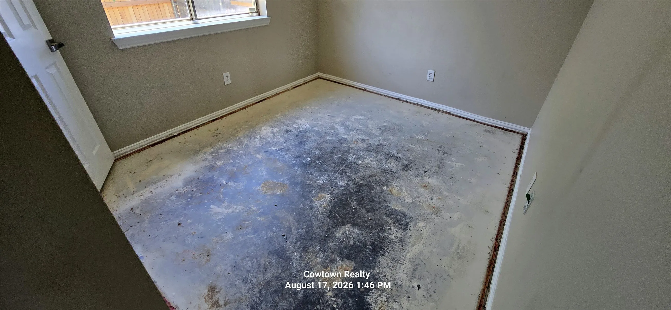 Single Family Residence For Sale in Tarrant County , 9325 Rhoni Court, Fort Worth, Texas 76140, 3 Bedroom, 2 Bathroom, 2 Garage spaces, 1,382 Sqft, built in 2005, mls#21369680, Real Estate Agent in Fort Worth, Homes For Sale in Tarrant county, Homes For Sale in Fort Worth, Realtor in Fort Worth Texas, Real Estate Brokerage Independent Realty Texas, Luminita Cordes Realtor