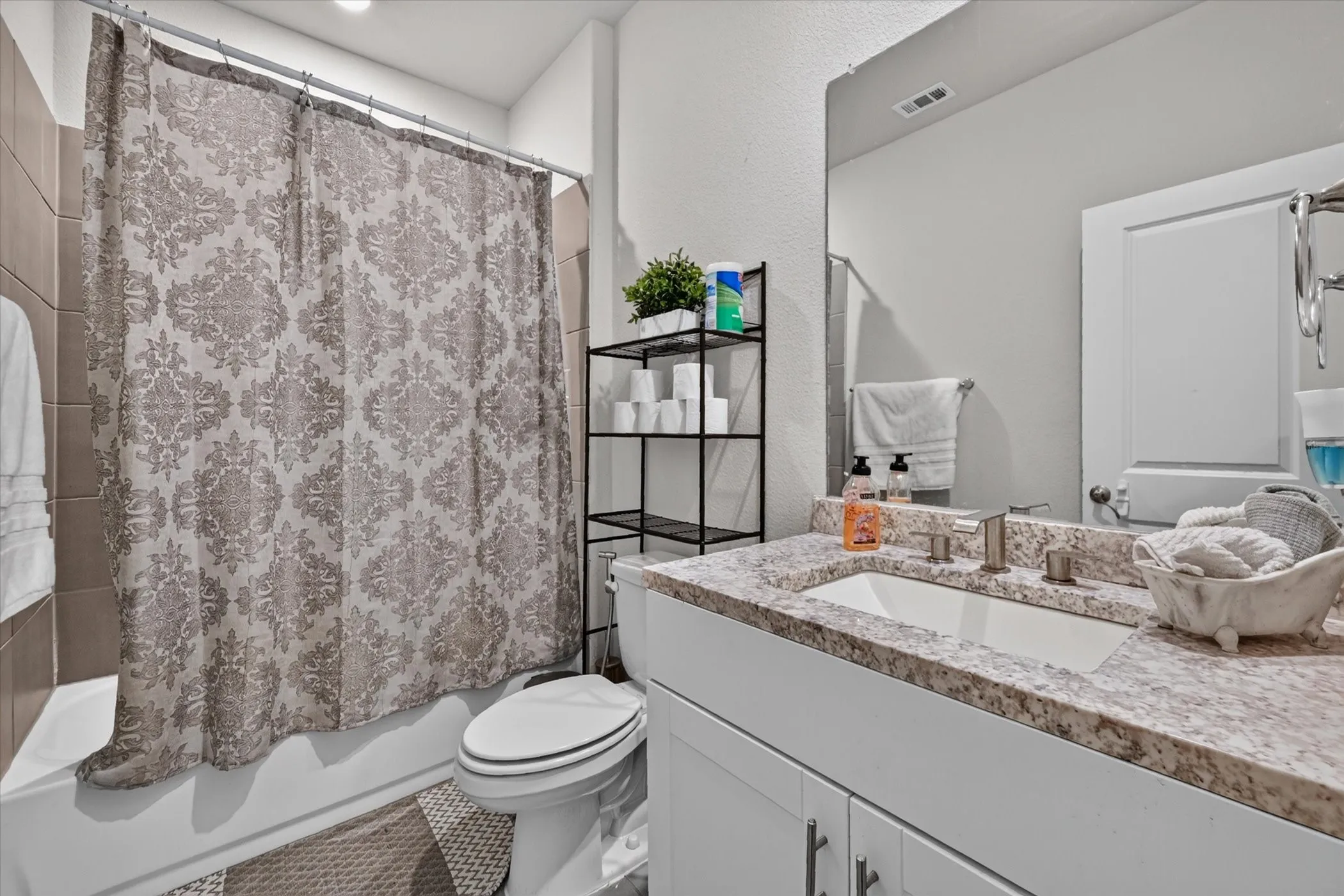 Single Family Residence For Sale in Collin County , 447 Crystal Clear Lane, Princeton, Texas 75407, 5 Bedroom, 3 Bathroom, 2 Garage spaces, 3,045 Sqft, built in 2021, mls#21369616, Real Estate Agent in Princeton, Homes For Sale in Collin county, Homes For Sale in Princeton, Realtor in Princeton Texas, Real Estate Brokerage Independent Realty Texas, Luminita Cordes Realtor