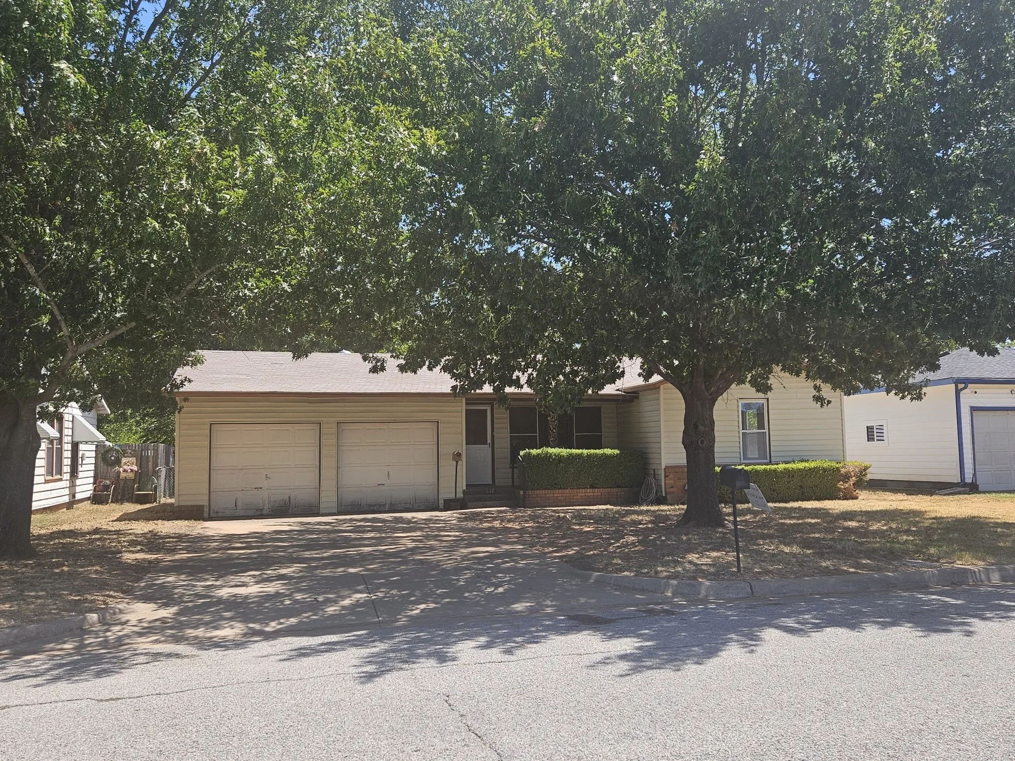 Single Family Residence For Sale in Tarrant County , 540 Harrison Lane, Hurst, Texas 76053, 3 Bedroom, 1 Bathroom, 2 Garage spaces, 950 Sqft, built in 1954, mls#21368456, Real Estate Agent in Hurst, Homes For Sale in Tarrant county, Homes For Sale in Hurst, Realtor in Hurst Texas, Real Estate Brokerage Independent Realty Texas, Luminita Cordes Realtor
