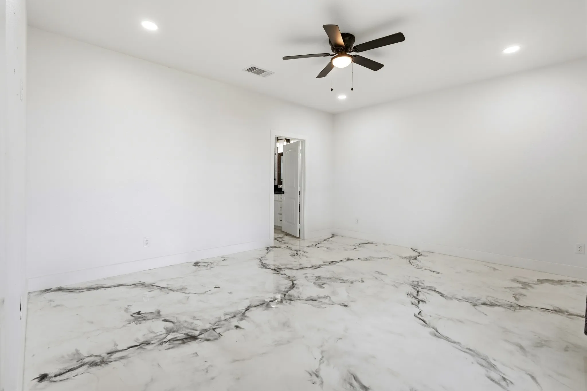 Single Family Residence For Sale in Van Zandt County , 233 Private Road 7786, Wills Point, Texas 75169, 5 Bedroom, 4 Bathroom, Garage spaces, 3,333 Sqft, built in 2023, mls#21369645, Real Estate Agent in Wills Point, Homes For Sale in Van Zandt county, Homes For Sale in Wills Point, Realtor in Wills Point Texas, Real Estate Brokerage Independent Realty Texas, Luminita Cordes Realtor