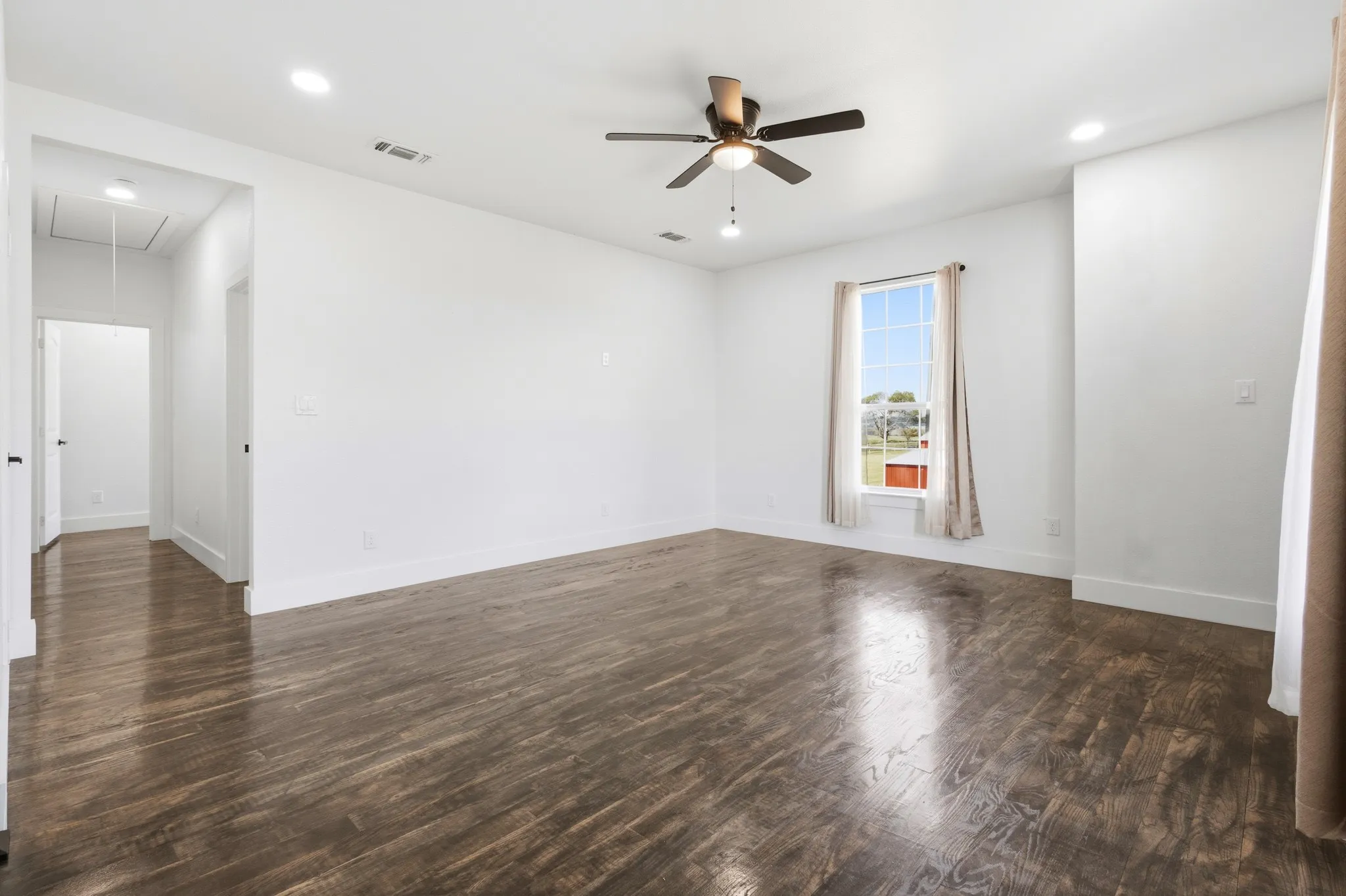 Single Family Residence For Sale in Van Zandt County , 233 Private Road 7786, Wills Point, Texas 75169, 5 Bedroom, 4 Bathroom, Garage spaces, 3,333 Sqft, built in 2023, mls#21369645, Real Estate Agent in Wills Point, Homes For Sale in Van Zandt county, Homes For Sale in Wills Point, Realtor in Wills Point Texas, Real Estate Brokerage Independent Realty Texas, Luminita Cordes Realtor
