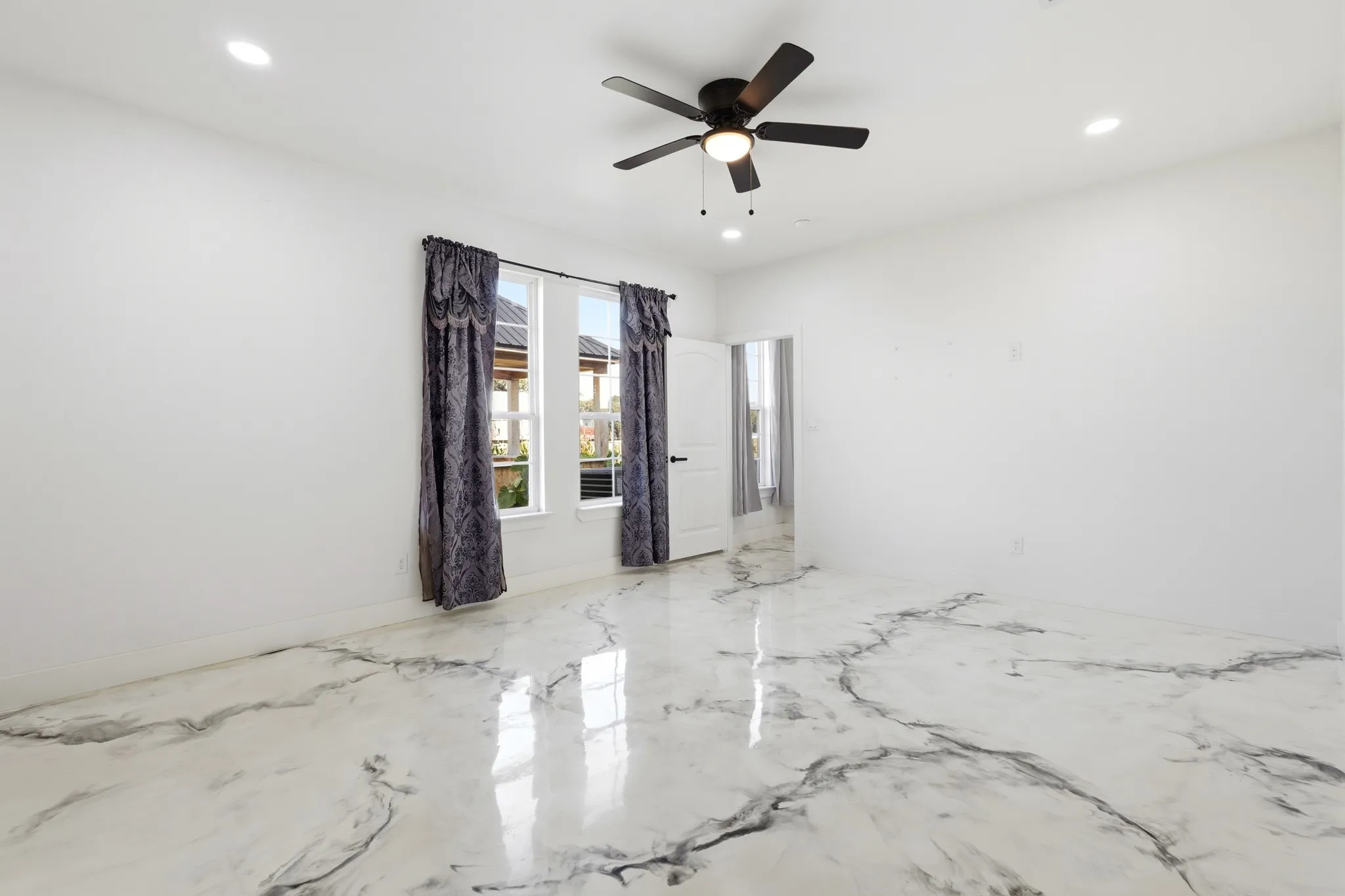 Single Family Residence For Sale in Van Zandt County , 233 Private Road 7786, Wills Point, Texas 75169, 5 Bedroom, 4 Bathroom, Garage spaces, 3,333 Sqft, built in 2023, mls#21369645, Real Estate Agent in Wills Point, Homes For Sale in Van Zandt county, Homes For Sale in Wills Point, Realtor in Wills Point Texas, Real Estate Brokerage Independent Realty Texas, Luminita Cordes Realtor