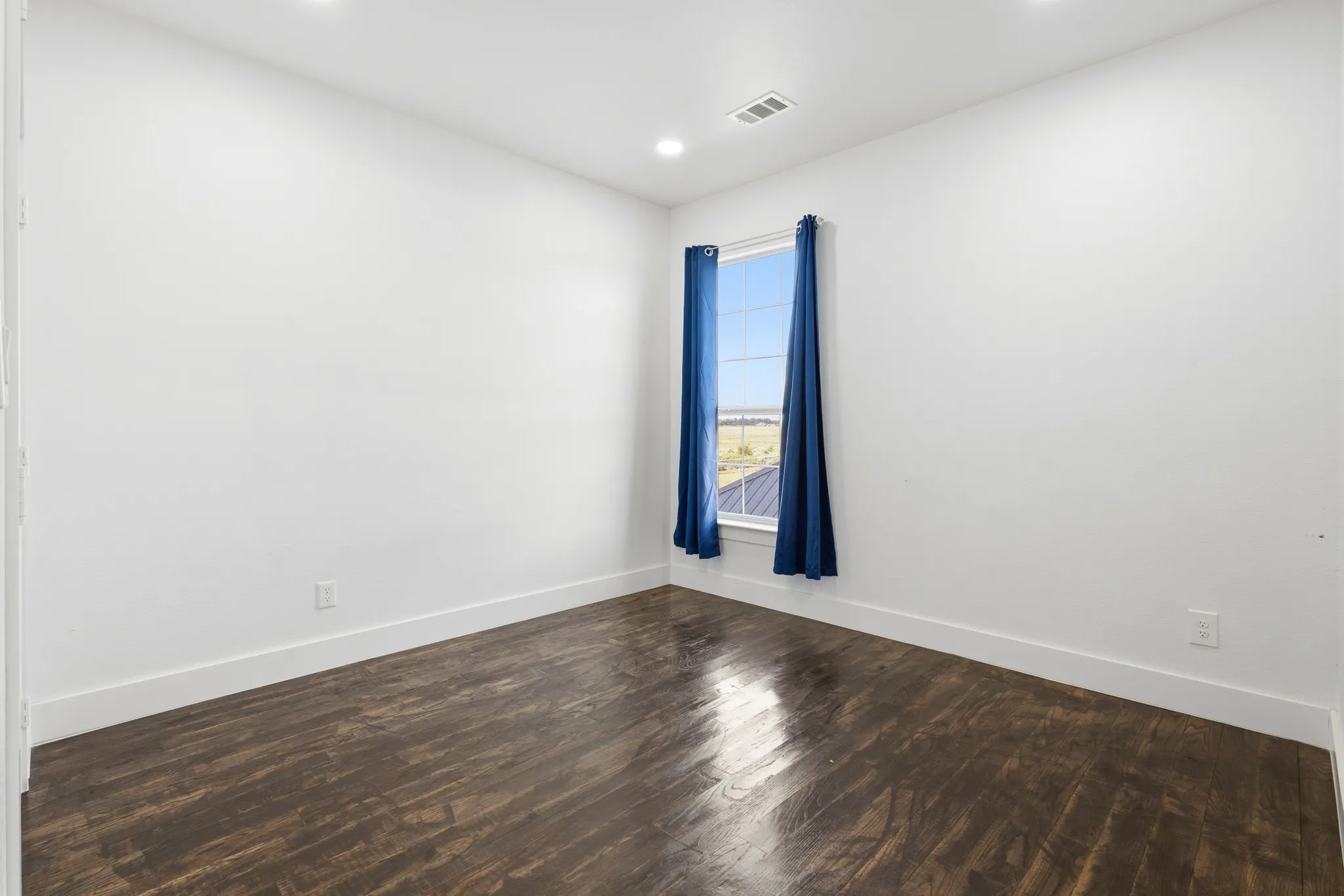 Single Family Residence For Sale in Van Zandt County , 233 Private Road 7786, Wills Point, Texas 75169, 5 Bedroom, 4 Bathroom, Garage spaces, 3,333 Sqft, built in 2023, mls#21369645, Real Estate Agent in Wills Point, Homes For Sale in Van Zandt county, Homes For Sale in Wills Point, Realtor in Wills Point Texas, Real Estate Brokerage Independent Realty Texas, Luminita Cordes Realtor