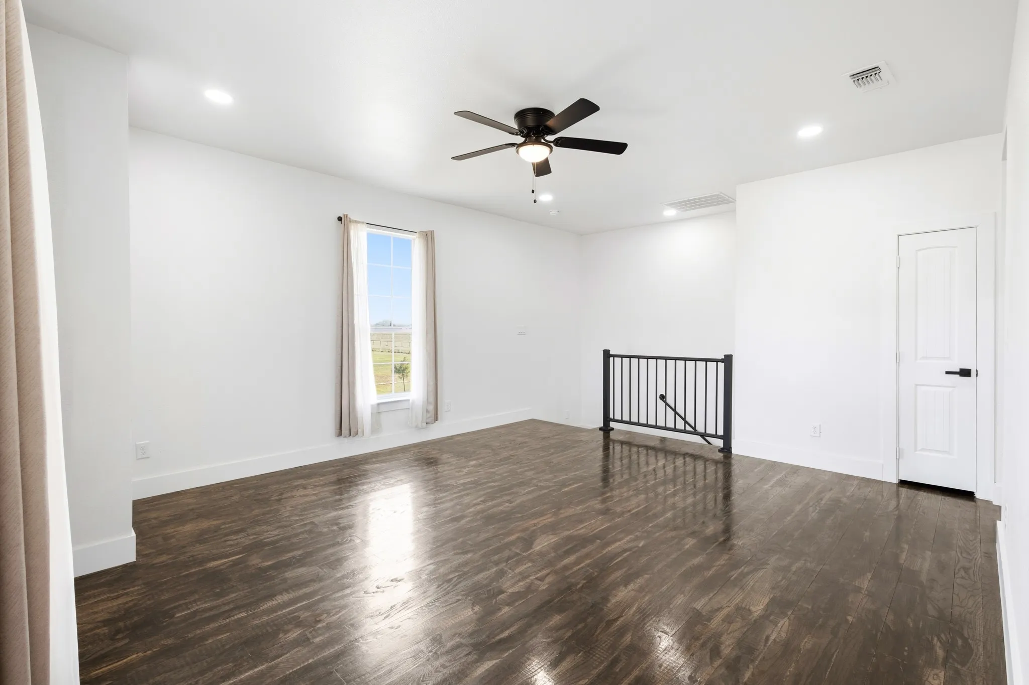 Single Family Residence For Sale in Van Zandt County , 233 Private Road 7786, Wills Point, Texas 75169, 5 Bedroom, 4 Bathroom, Garage spaces, 3,333 Sqft, built in 2023, mls#21369645, Real Estate Agent in Wills Point, Homes For Sale in Van Zandt county, Homes For Sale in Wills Point, Realtor in Wills Point Texas, Real Estate Brokerage Independent Realty Texas, Luminita Cordes Realtor