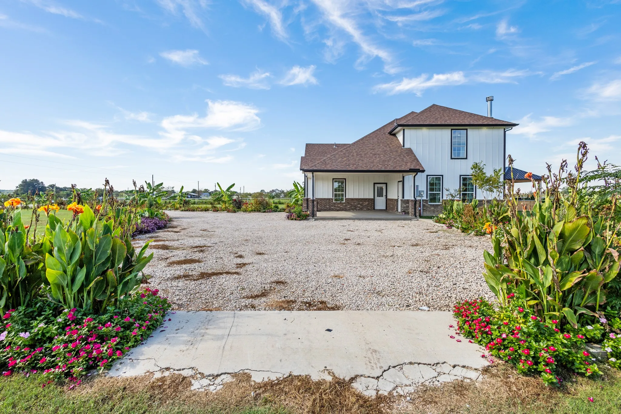Single Family Residence For Sale in Van Zandt County , 233 Private Road 7786, Wills Point, Texas 75169, 5 Bedroom, 4 Bathroom, Garage spaces, 3,333 Sqft, built in 2023, mls#21369645, Real Estate Agent in Wills Point, Homes For Sale in Van Zandt county, Homes For Sale in Wills Point, Realtor in Wills Point Texas, Real Estate Brokerage Independent Realty Texas, Luminita Cordes Realtor
