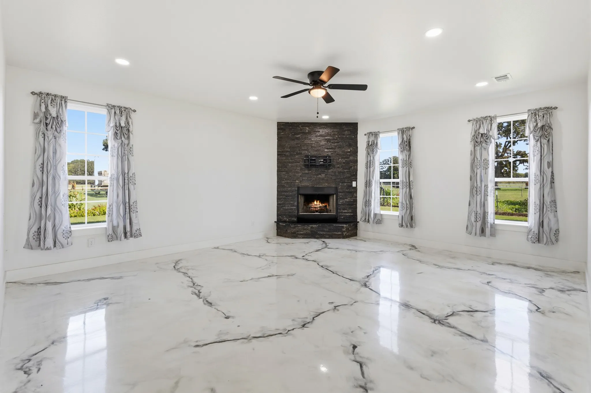 Single Family Residence For Sale in Van Zandt County , 233 Private Road 7786, Wills Point, Texas 75169, 5 Bedroom, 4 Bathroom, Garage spaces, 3,333 Sqft, built in 2023, mls#21369645, Real Estate Agent in Wills Point, Homes For Sale in Van Zandt county, Homes For Sale in Wills Point, Realtor in Wills Point Texas, Real Estate Brokerage Independent Realty Texas, Luminita Cordes Realtor