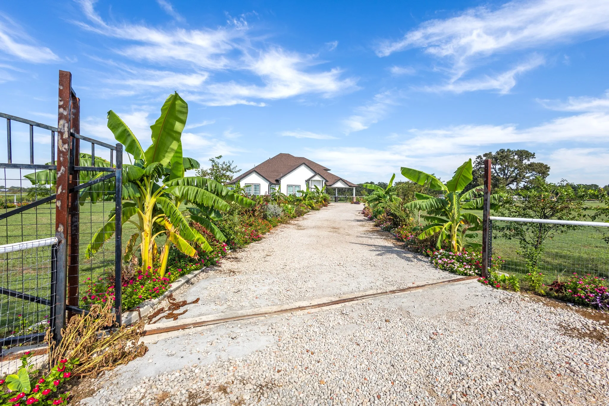Single Family Residence For Sale in Van Zandt County , 233 Private Road 7786, Wills Point, Texas 75169, 5 Bedroom, 4 Bathroom, Garage spaces, 3,333 Sqft, built in 2023, mls#21369645, Real Estate Agent in Wills Point, Homes For Sale in Van Zandt county, Homes For Sale in Wills Point, Realtor in Wills Point Texas, Real Estate Brokerage Independent Realty Texas, Luminita Cordes Realtor