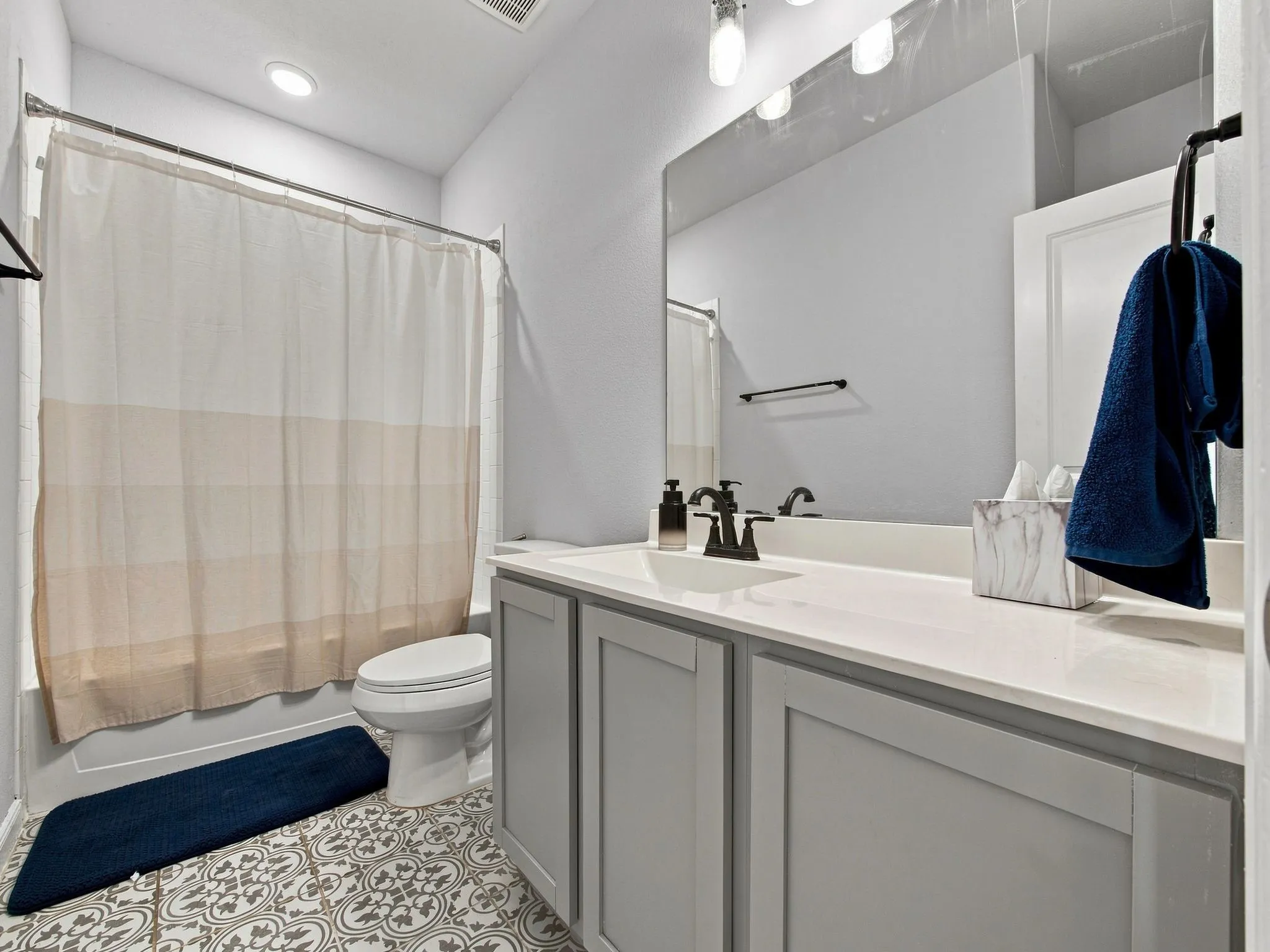 Hall Full Bathroom