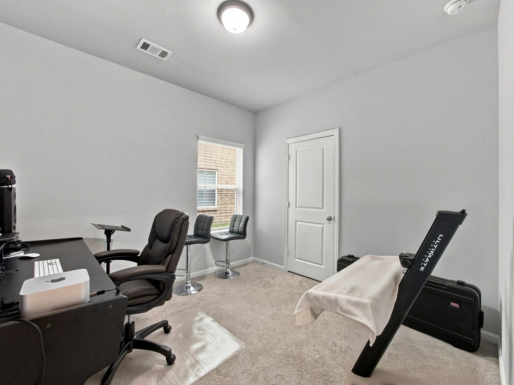 Extra room can be an office or bedroom