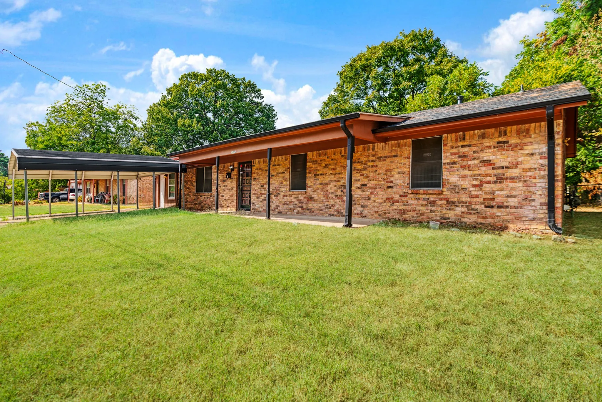 Single Family Residence For Sale in Lamar County , 2820 W Kaufman Street, Paris, Texas 75460, 4 Bedroom, 2 Bathroom, Garage spaces, 1,830 Sqft, built in 1976, mls#21369180, Real Estate Agent in Paris, Homes For Sale in Lamar county, Homes For Sale in Paris, Realtor in Paris Texas, Real Estate Brokerage Independent Realty Texas, Luminita Cordes Realtor