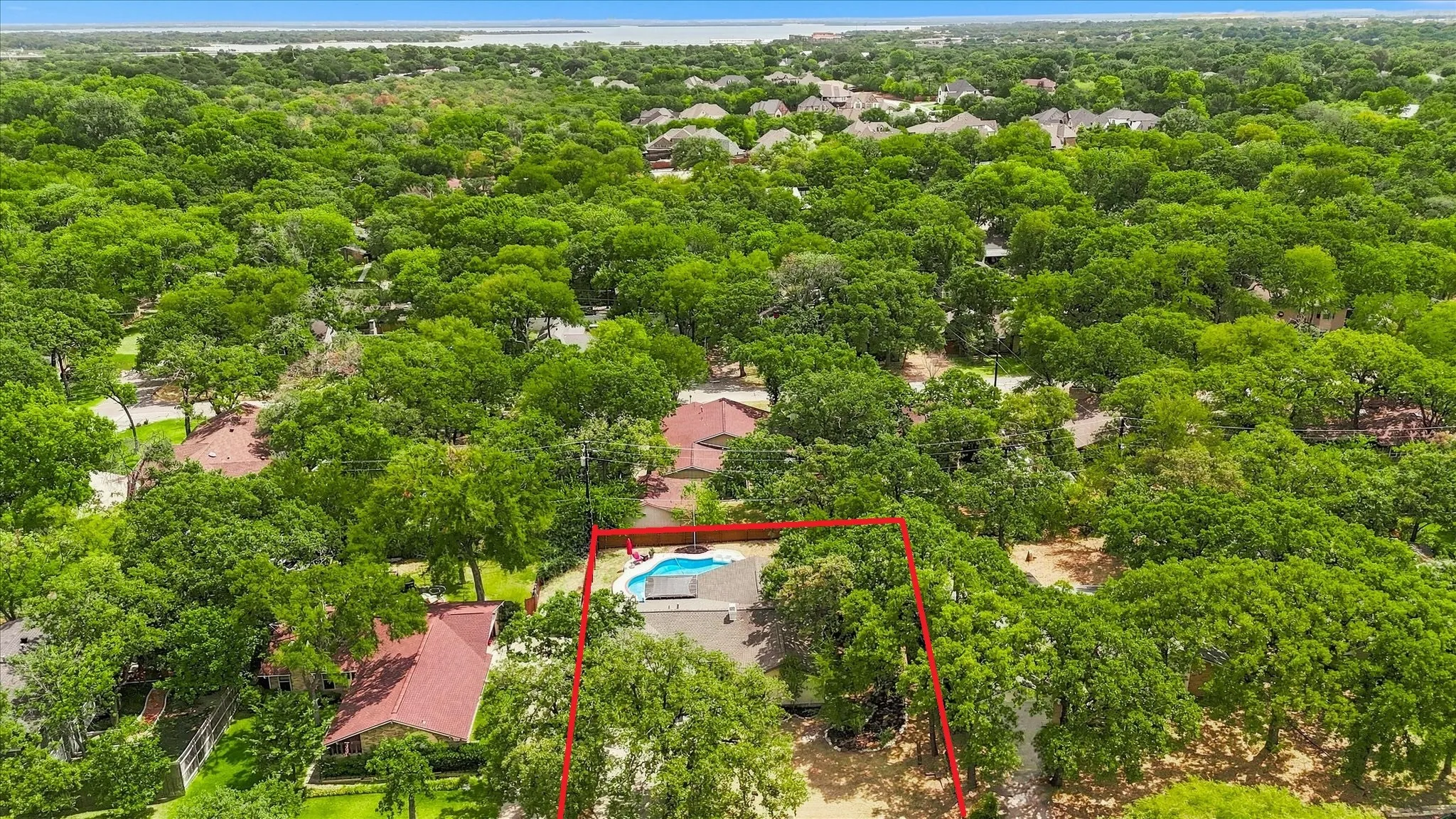 Wooded, secluded & quiet locale close to the lake & nature trailhead.
