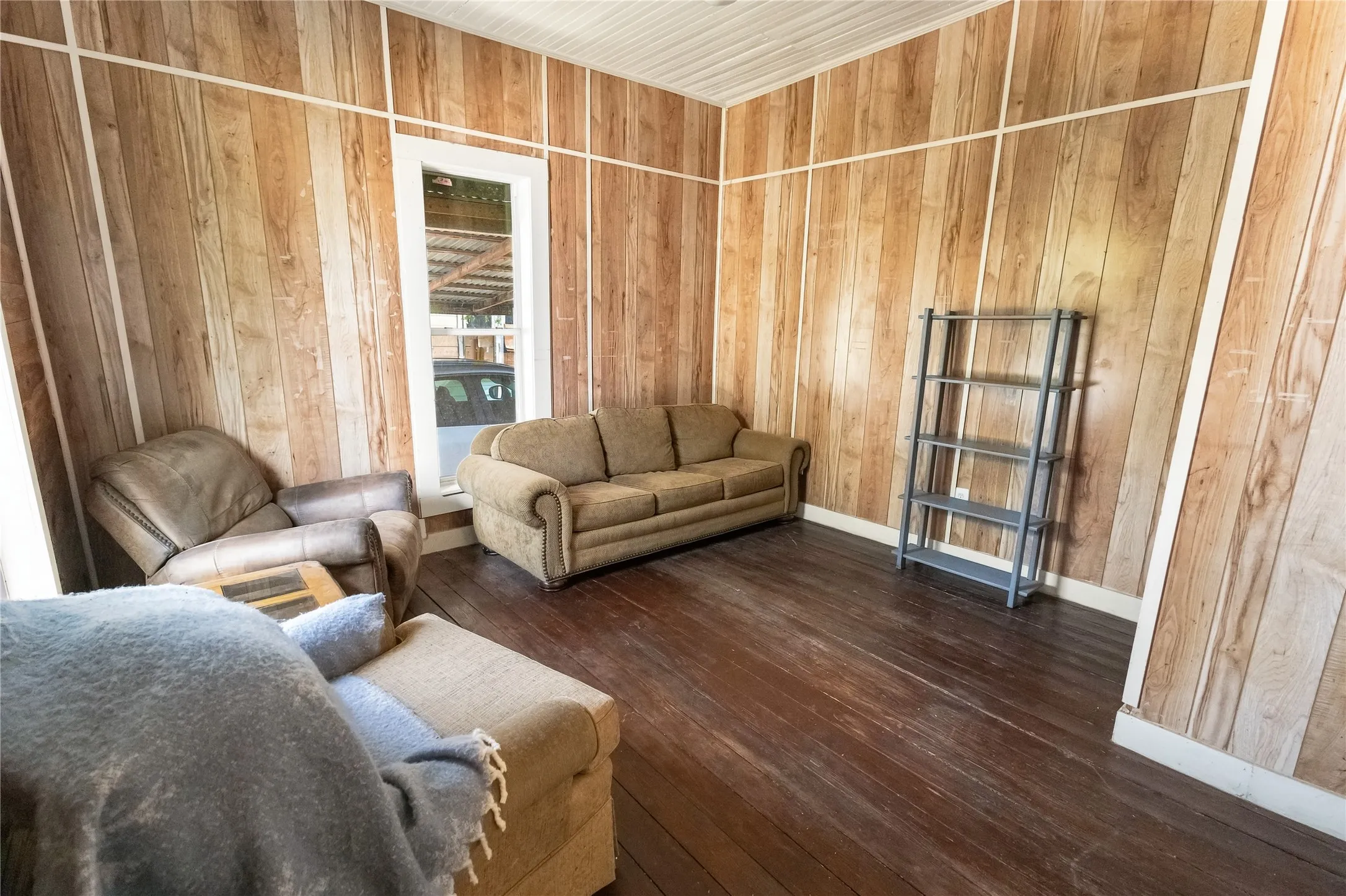 Single Family Residence For Sale in Eastland County , 904 Ave F, Cisco, Texas 76437, 1 Bedroom, 1 Bathroom, Garage spaces, 956 Sqft, built in 1920, mls#21369600, Real Estate Agent in Cisco, Homes For Sale in Eastland county, Homes For Sale in Cisco, Realtor in Cisco Texas, Real Estate Brokerage Independent Realty Texas, Luminita Cordes Realtor