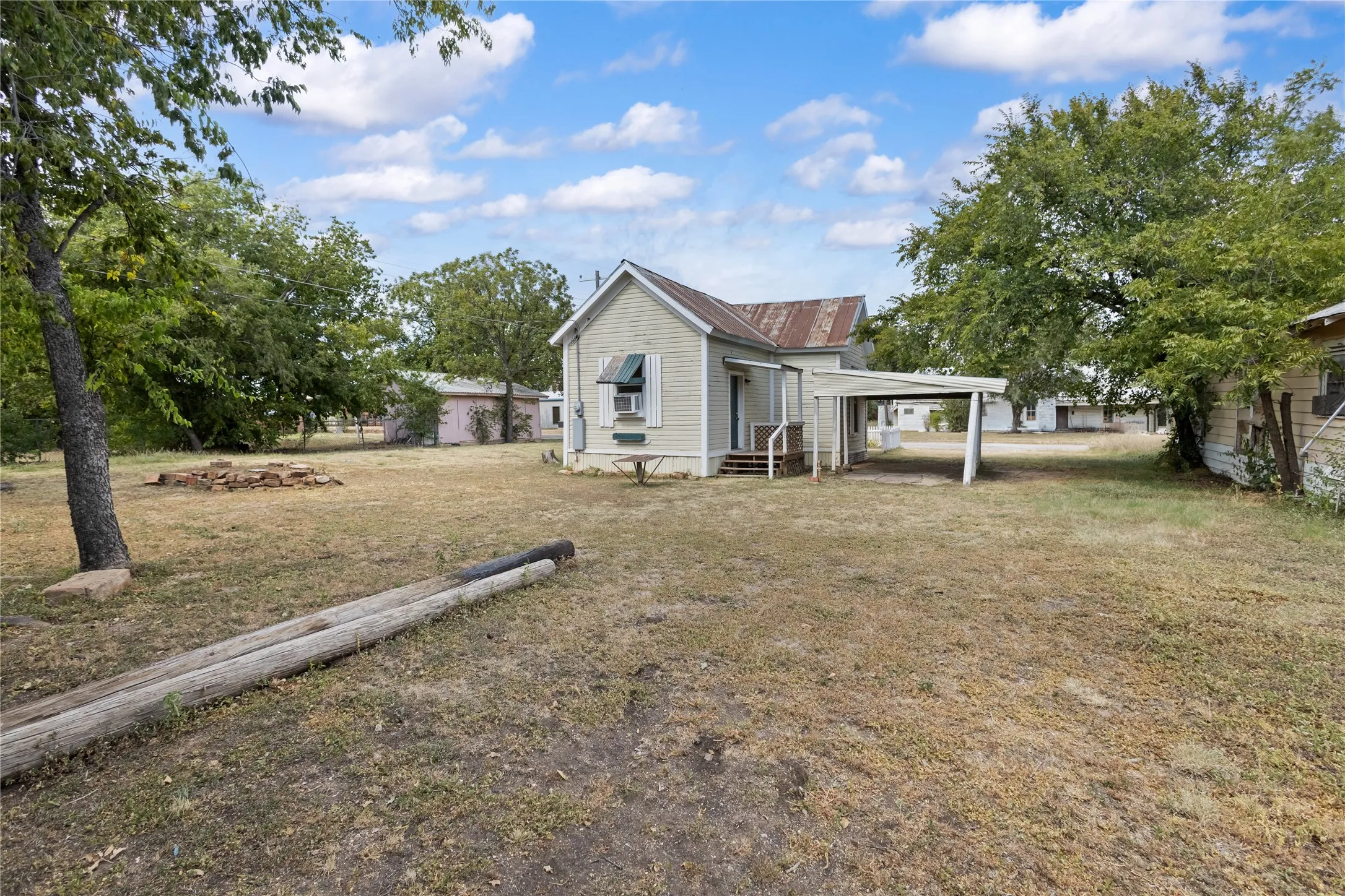 Single Family Residence For Sale in Eastland County , 904 Ave F, Cisco, Texas 76437, 1 Bedroom, 1 Bathroom, Garage spaces, 956 Sqft, built in 1920, mls#21369600, Real Estate Agent in Cisco, Homes For Sale in Eastland county, Homes For Sale in Cisco, Realtor in Cisco Texas, Real Estate Brokerage Independent Realty Texas, Luminita Cordes Realtor