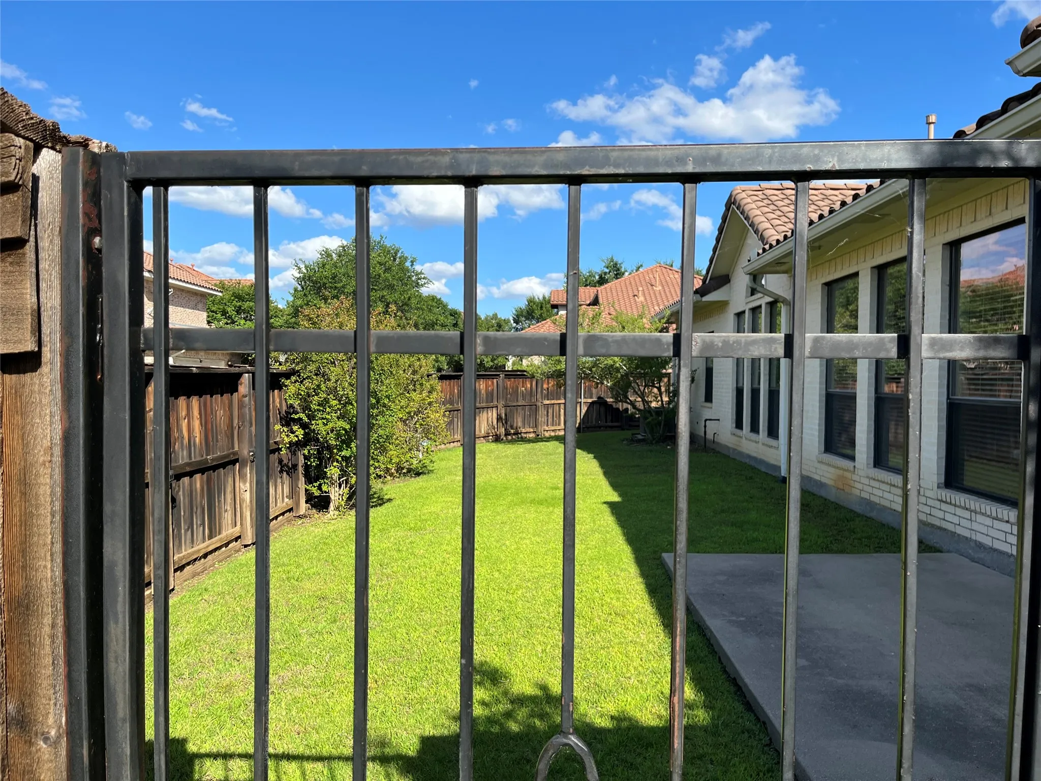 Single Family Residence For Rent in Dallas County , 830 La Cima, Irving, Texas 75039, 3 Bedroom, 2 Bathroom, 2 Garage spaces, 1,828 Sqft, built in 2006, mls#21369706, Real Estate Agent in Irving, Homes For Rent in Dallas county, Homes For Rent in Irving, Realtor in Irving Texas, Real Estate Brokerage Independent Realty Texas, Luminita Cordes Realtor