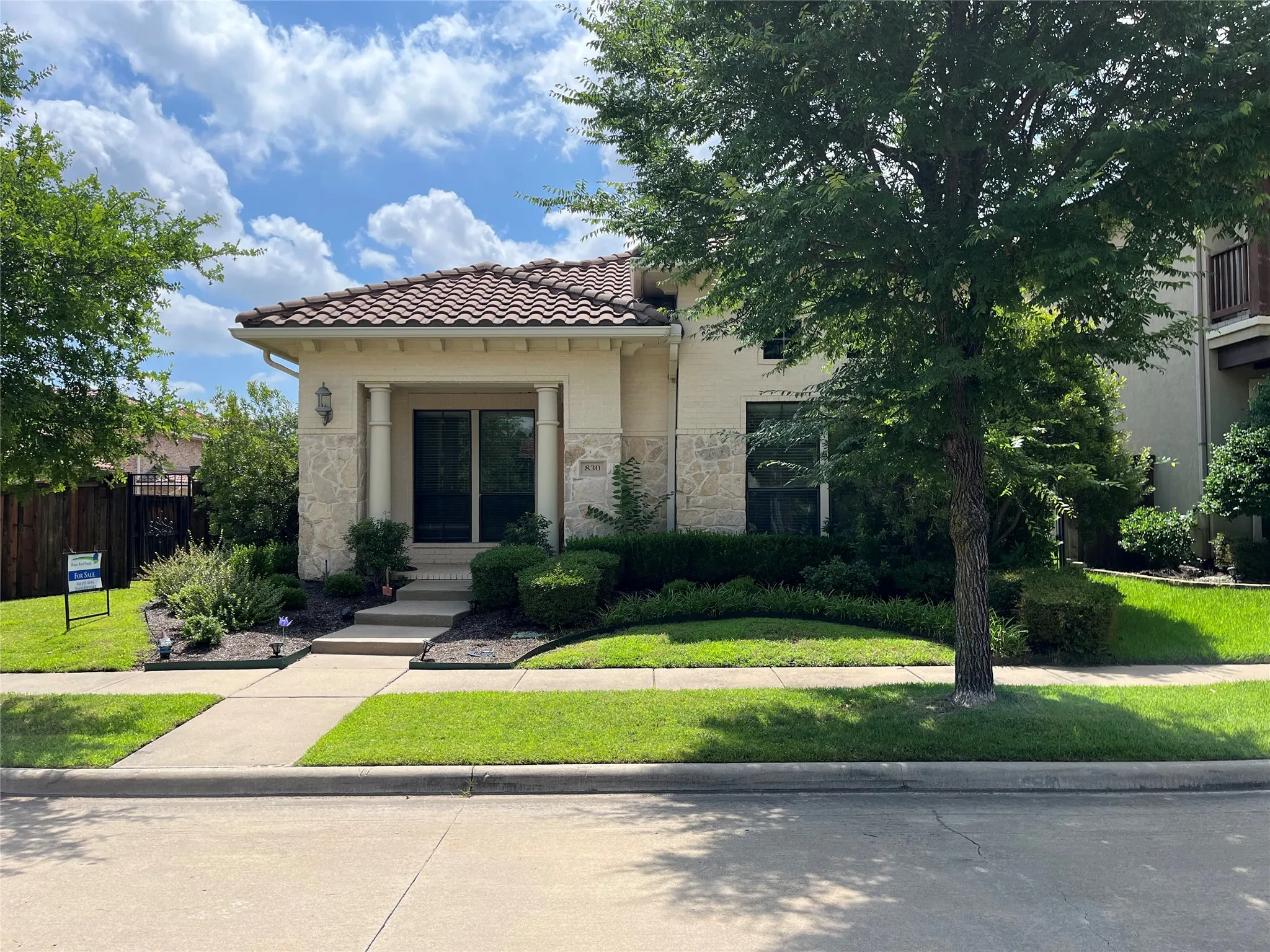 Single Family Residence For Rent in Dallas County , 830 La Cima, Irving, Texas 75039, 3 Bedroom, 2 Bathroom, 2 Garage spaces, 1,828 Sqft, built in 2006, mls#21369706, Real Estate Agent in Irving, Homes For Rent in Dallas county, Homes For Rent in Irving, Realtor in Irving Texas, Real Estate Brokerage Independent Realty Texas, Luminita Cordes Realtor
