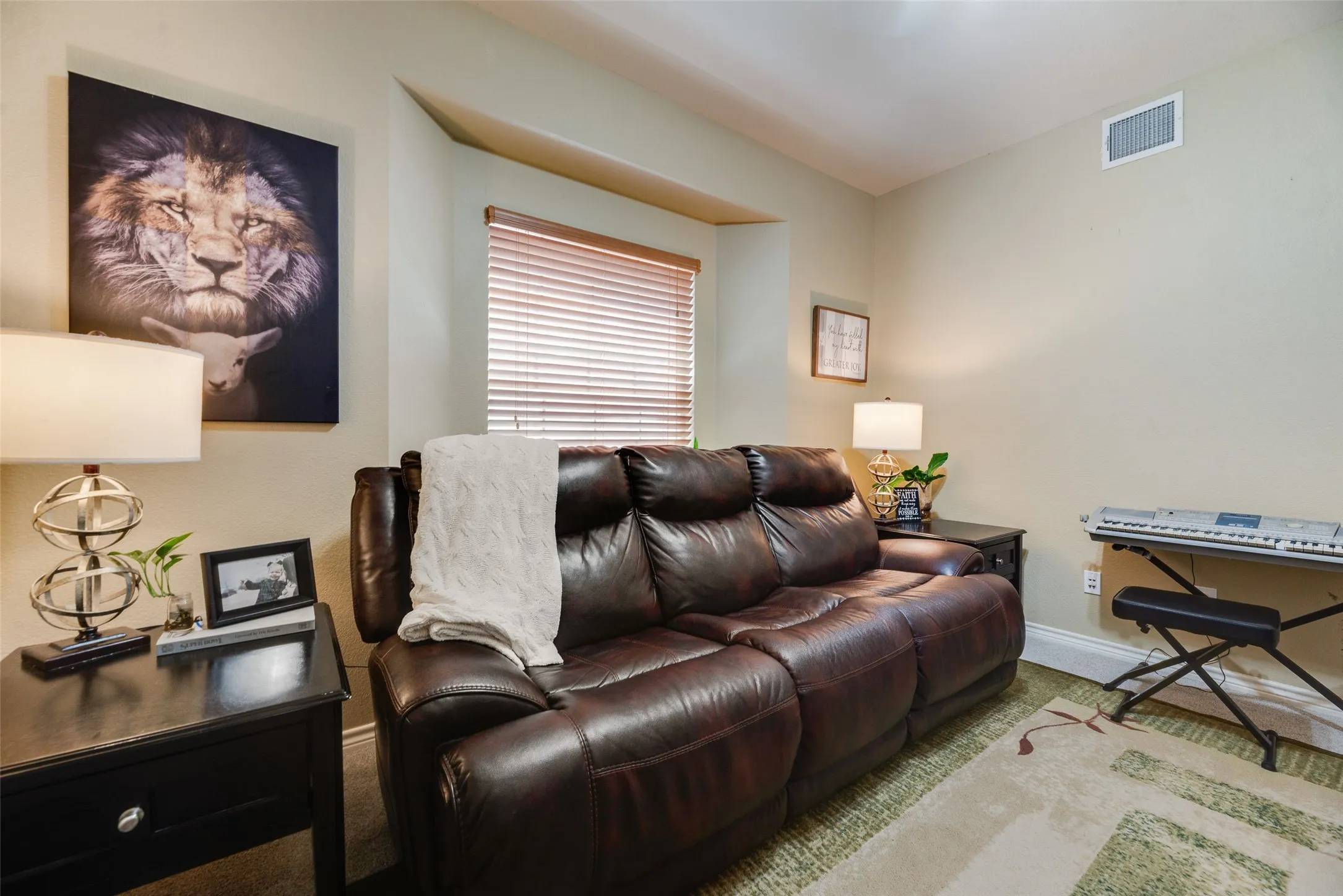 Recessed window with wood-finish blinds and light-toned walls