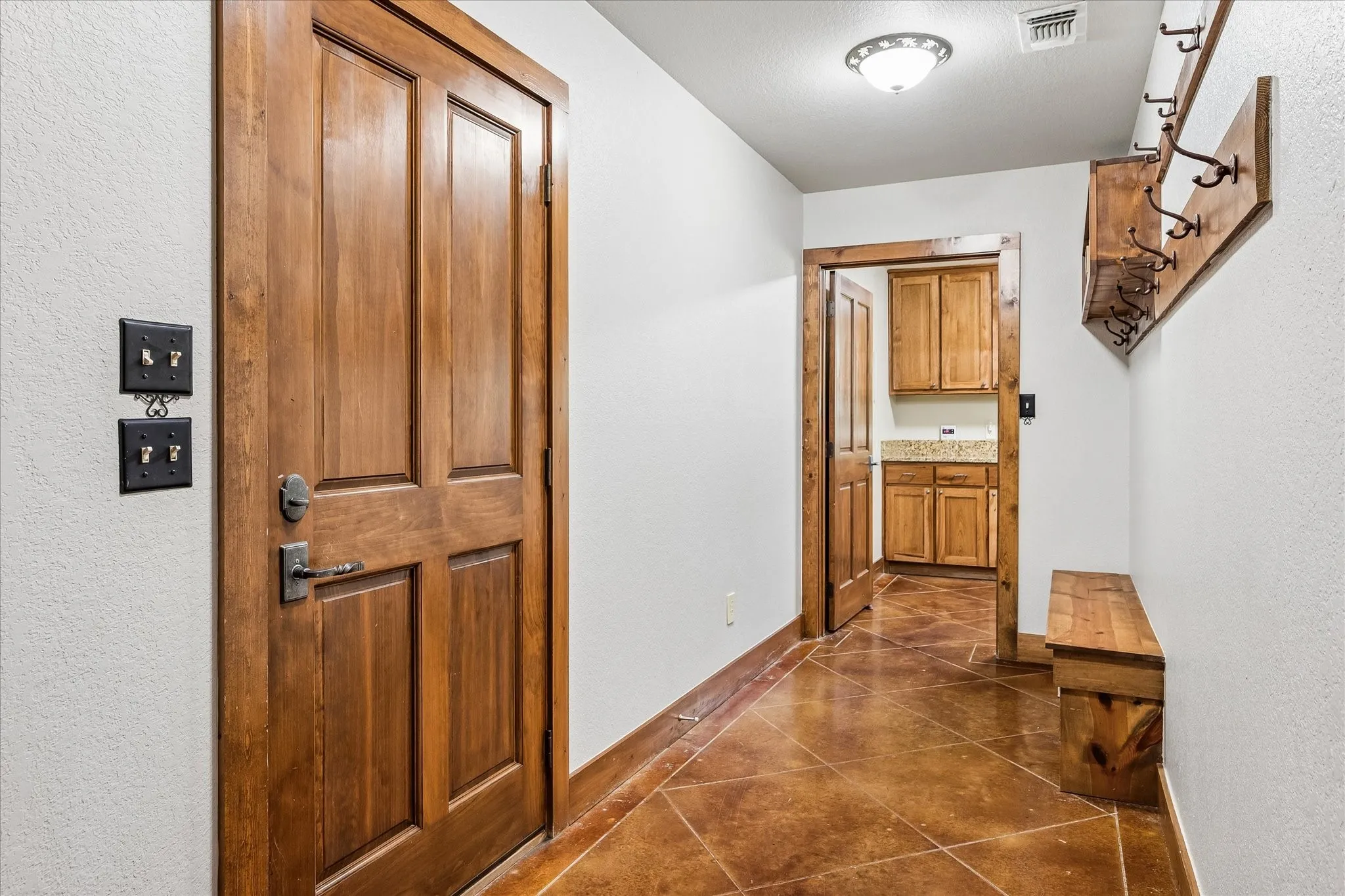 Single Family Residence For Sale in Hood County , 5009 Pequeno Court, De Cordova, Texas 76049, 3 Bedroom, 3 Bathroom, 2 Garage spaces, 3,233 Sqft, built in 2005, mls#21366476, Real Estate Agent in De Cordova, Homes For Sale in Hood county, Homes For Sale in De Cordova, Realtor in De Cordova Texas, Real Estate Brokerage Independent Realty Texas, Luminita Cordes Realtor