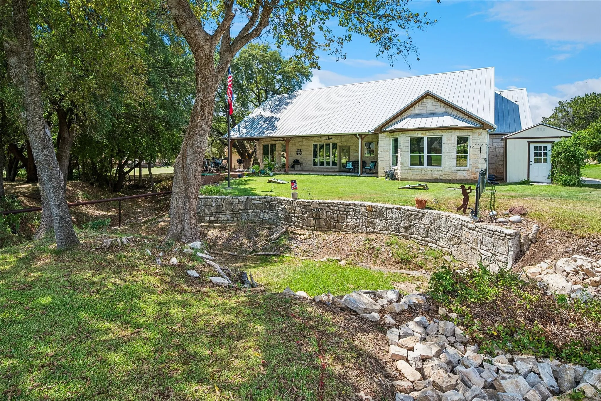 Single Family Residence For Sale in Hood County , 5009 Pequeno Court, De Cordova, Texas 76049, 3 Bedroom, 3 Bathroom, 2 Garage spaces, 3,233 Sqft, built in 2005, mls#21366476, Real Estate Agent in De Cordova, Homes For Sale in Hood county, Homes For Sale in De Cordova, Realtor in De Cordova Texas, Real Estate Brokerage Independent Realty Texas, Luminita Cordes Realtor
