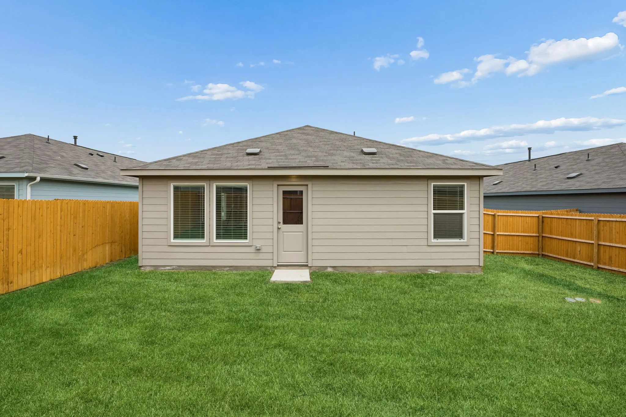 Single Family Residence For Rent in Tarrant County , 3109 lynmar Lane, Fort Worth, Texas 76179, 4 Bedroom, 2 Bathroom, 2 Garage spaces, 1,612 Sqft, built in 2026, mls#21369686, Real Estate Agent in Fort Worth, Homes For Rent in Tarrant county, Homes For Rent in Fort Worth, Realtor in Fort Worth Texas, Real Estate Brokerage Independent Realty Texas, Luminita Cordes Realtor
