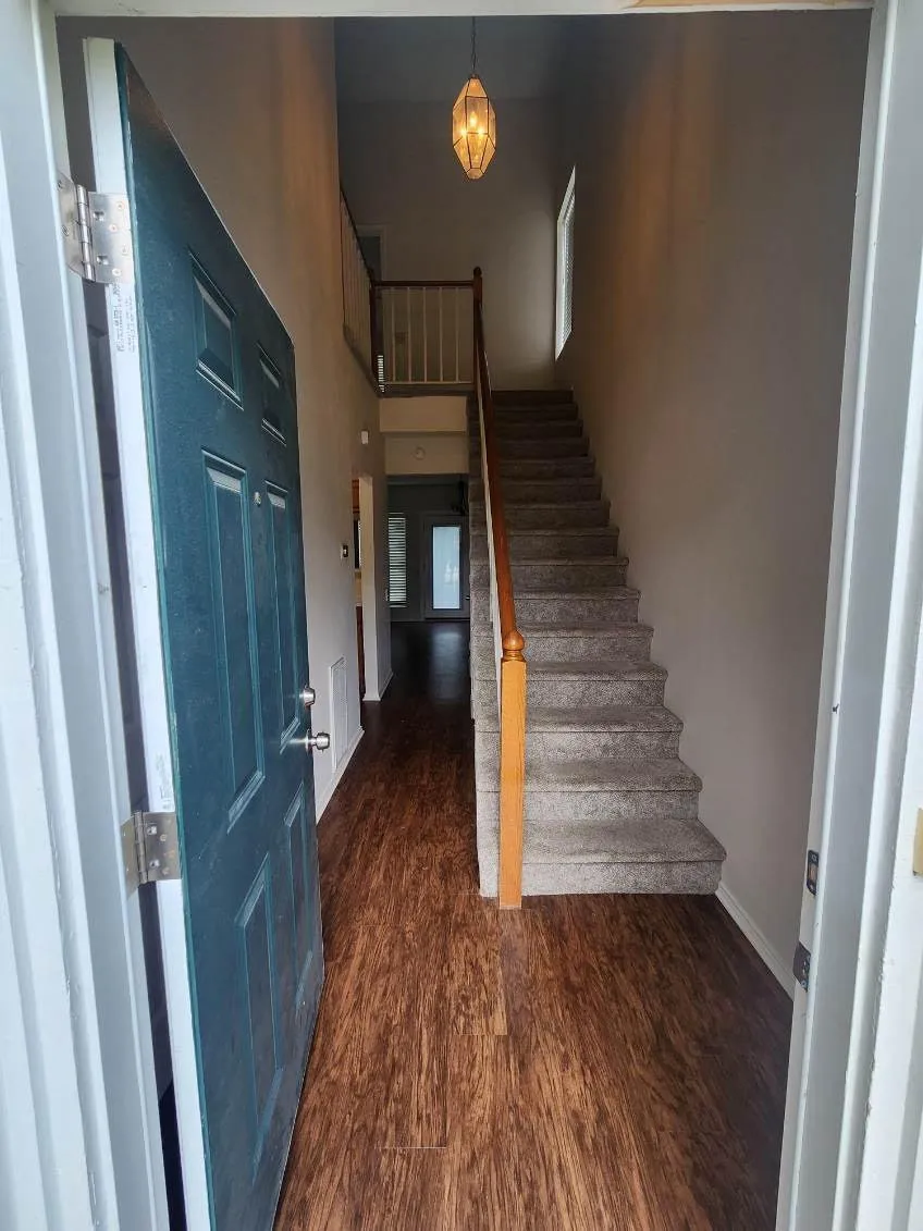 Townhouse For Rent in Tarrant County , 1503 Maybrook Court, Arlington, Texas 76014, 2 Bedroom, 3 Bathroom, 1 Garage spaces, 1,101 Sqft, built in 1986, mls#21369712, Real Estate Agent in Arlington, Homes For Rent in Tarrant county, Homes For Rent in Arlington, Realtor in Arlington Texas, Real Estate Brokerage Independent Realty Texas, Luminita Cordes Realtor