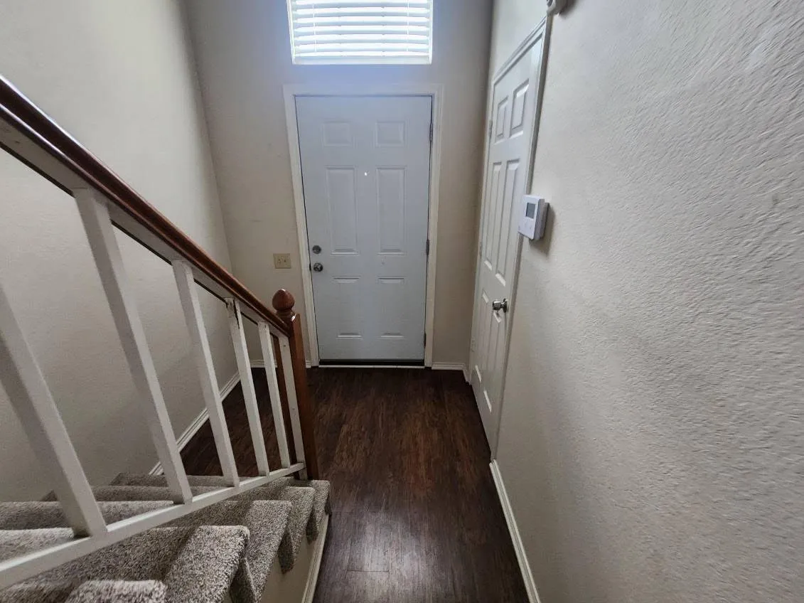 Townhouse For Rent in Tarrant County , 1503 Maybrook Court, Arlington, Texas 76014, 2 Bedroom, 3 Bathroom, 1 Garage spaces, 1,101 Sqft, built in 1986, mls#21369712, Real Estate Agent in Arlington, Homes For Rent in Tarrant county, Homes For Rent in Arlington, Realtor in Arlington Texas, Real Estate Brokerage Independent Realty Texas, Luminita Cordes Realtor