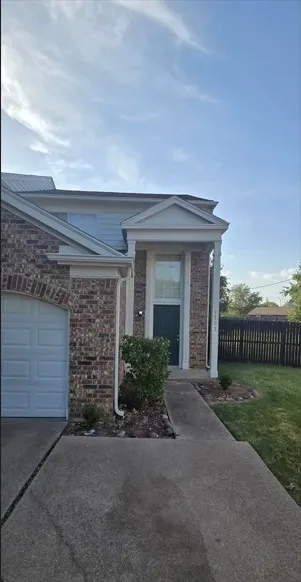 Townhouse For Rent in Tarrant County , 1503 Maybrook Court, Arlington, Texas 76014, 2 Bedroom, 3 Bathroom, 1 Garage spaces, 1,101 Sqft, built in 1986, mls#21369712, Real Estate Agent in Arlington, Homes For Rent in Tarrant county, Homes For Rent in Arlington, Realtor in Arlington Texas, Real Estate Brokerage Independent Realty Texas, Luminita Cordes Realtor