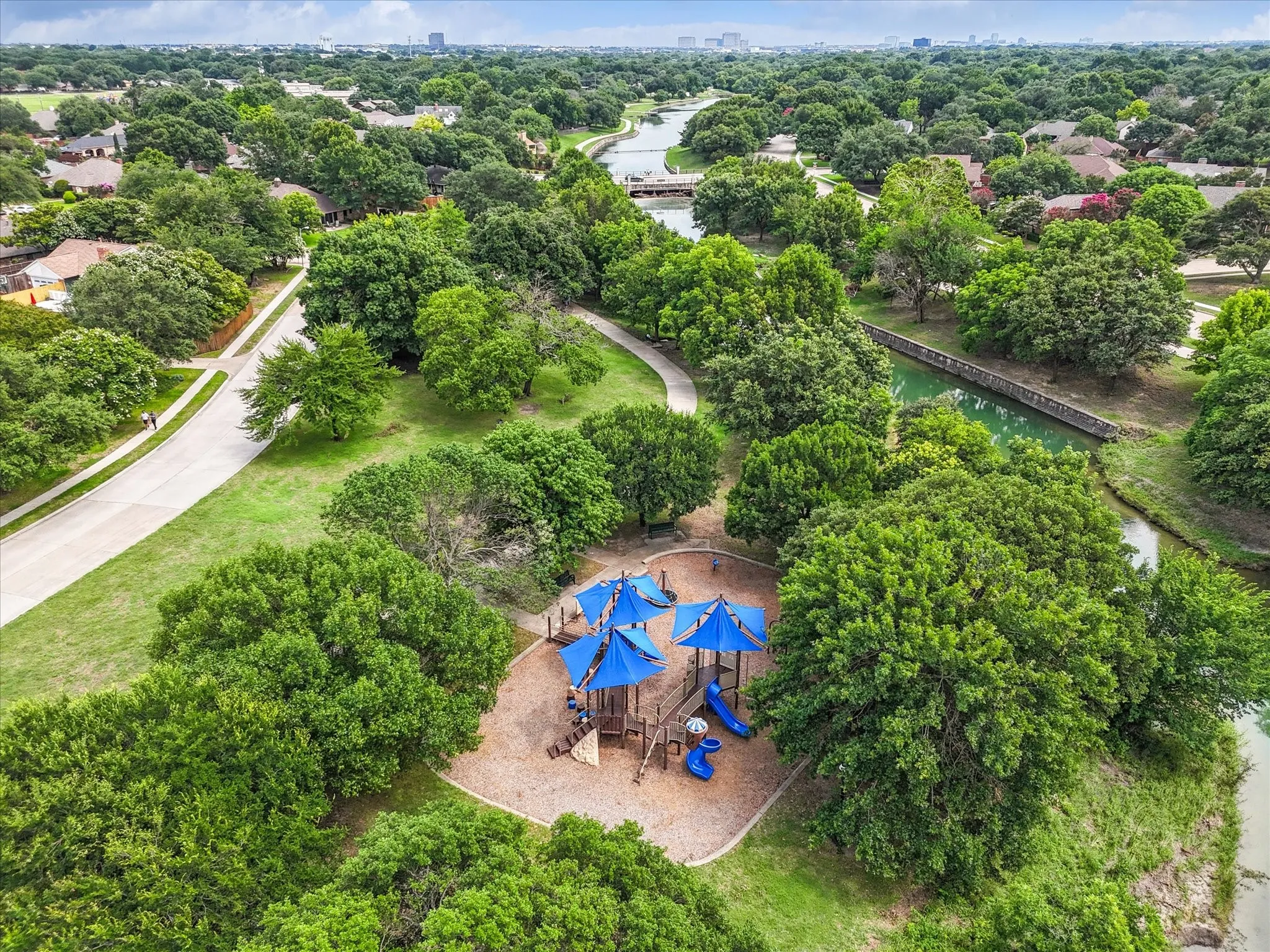 Single Family Residence For Sale in Collin County , 1912 Deerfield Drive, Plano, Texas 75023, 4 Bedroom, 3 Bathroom, 2 Garage spaces, 2,960 Sqft, built in 1977, mls#21367958, Real Estate Agent in Plano, Homes For Sale in Collin county, Homes For Sale in Plano, Realtor in Plano Texas, Real Estate Brokerage Independent Realty Texas, Luminita Cordes Realtor