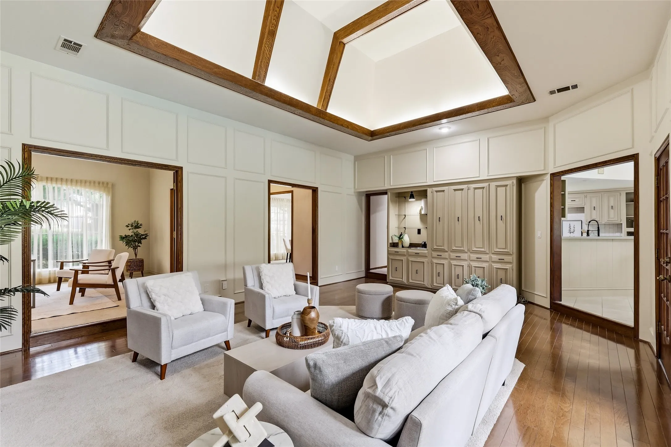 Single Family Residence For Sale in Collin County , 1912 Deerfield Drive, Plano, Texas 75023, 4 Bedroom, 3 Bathroom, 2 Garage spaces, 2,960 Sqft, built in 1977, mls#21367958, Real Estate Agent in Plano, Homes For Sale in Collin county, Homes For Sale in Plano, Realtor in Plano Texas, Real Estate Brokerage Independent Realty Texas, Luminita Cordes Realtor