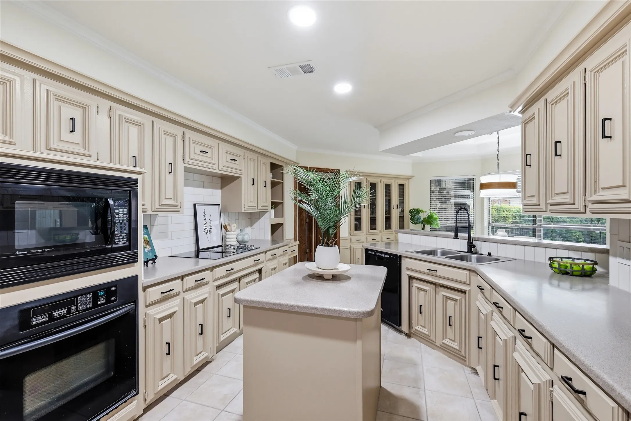 Single Family Residence For Sale in Collin County , 1912 Deerfield Drive, Plano, Texas 75023, 4 Bedroom, 3 Bathroom, 2 Garage spaces, 2,960 Sqft, built in 1977, mls#21367958, Real Estate Agent in Plano, Homes For Sale in Collin county, Homes For Sale in Plano, Realtor in Plano Texas, Real Estate Brokerage Independent Realty Texas, Luminita Cordes Realtor