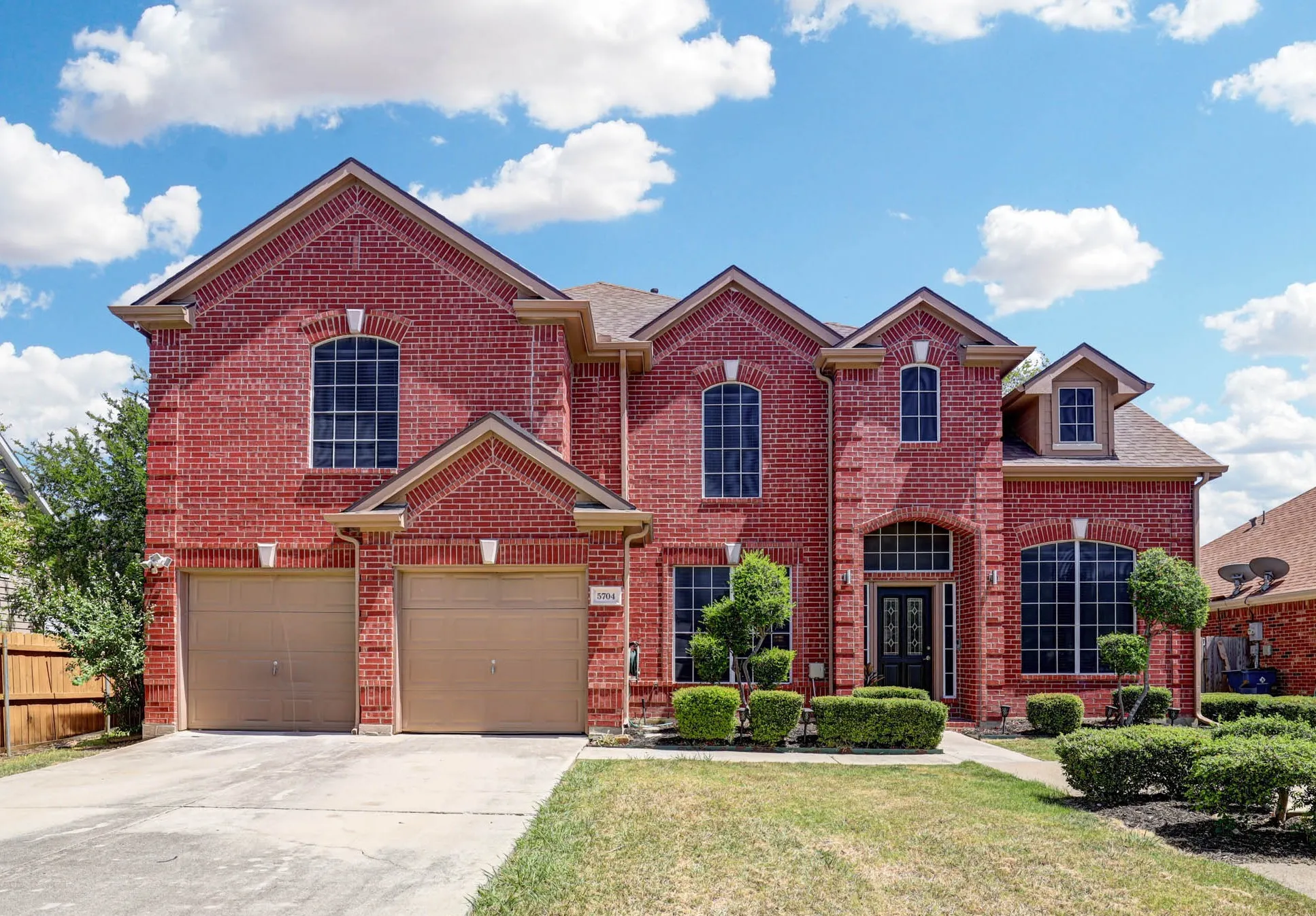 Single Family Residence For Sale in Tarrant County , 5704 Kelly Court, Haltom City, Texas 76137, 4 Bedroom, 3 Bathroom, 2 Garage spaces, 3,507 Sqft, built in 1999, mls#21356823, Real Estate Agent in Haltom City, Homes For Sale in Tarrant county, Homes For Sale in Haltom City, Realtor in Haltom City Texas, Real Estate Brokerage Independent Realty Texas, Luminita Cordes Realtor