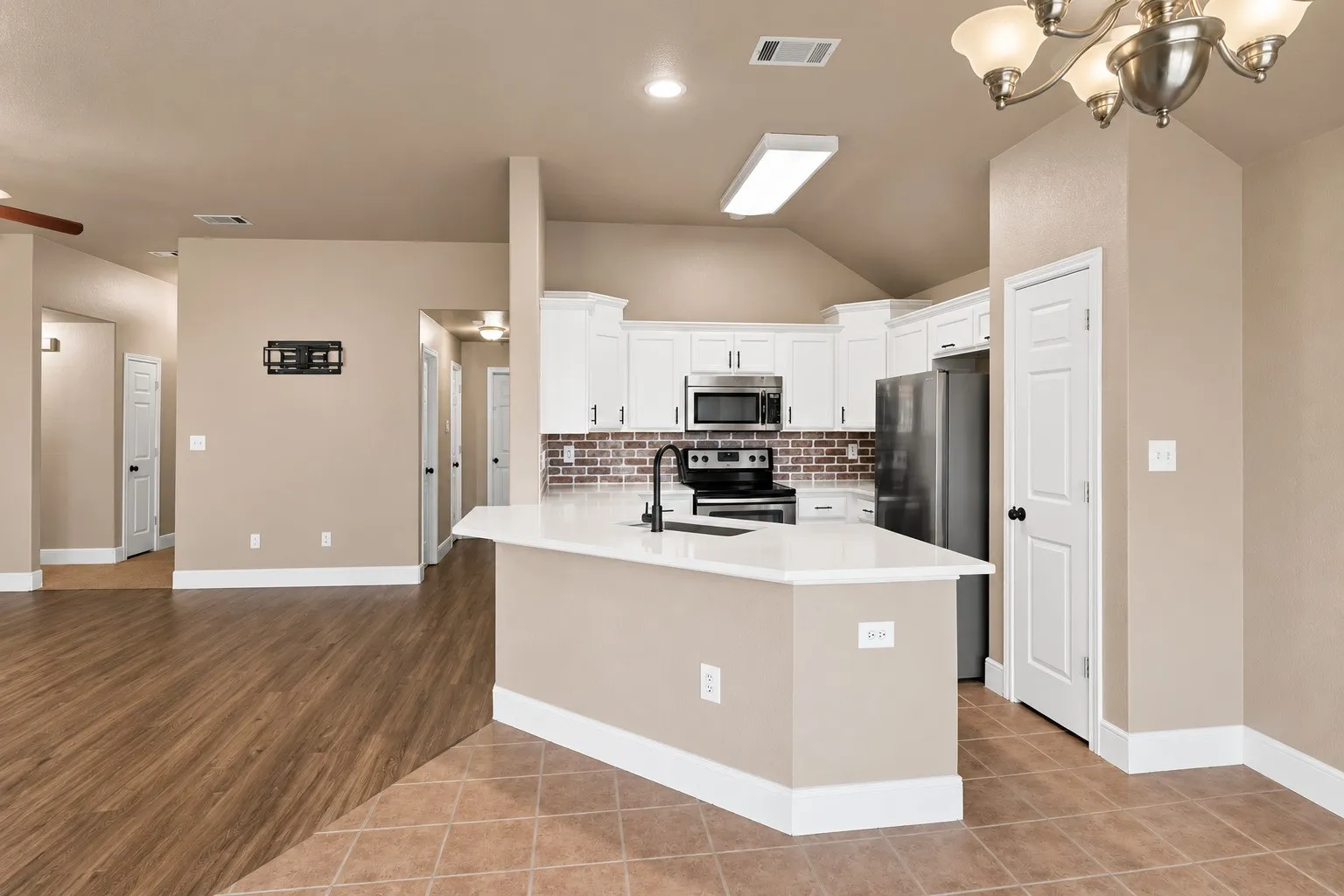 Single Family Residence For Sale in Ellis County , 627 Brenna Road, Waxahachie, Texas 75165, 4 Bedroom, 2 Bathroom, 2 Garage spaces, 1,504 Sqft, built in 2003, mls#21369718, Real Estate Agent in Waxahachie, Homes For Sale in Ellis county, Homes For Sale in Waxahachie, Realtor in Waxahachie Texas, Real Estate Brokerage Independent Realty Texas, Luminita Cordes Realtor