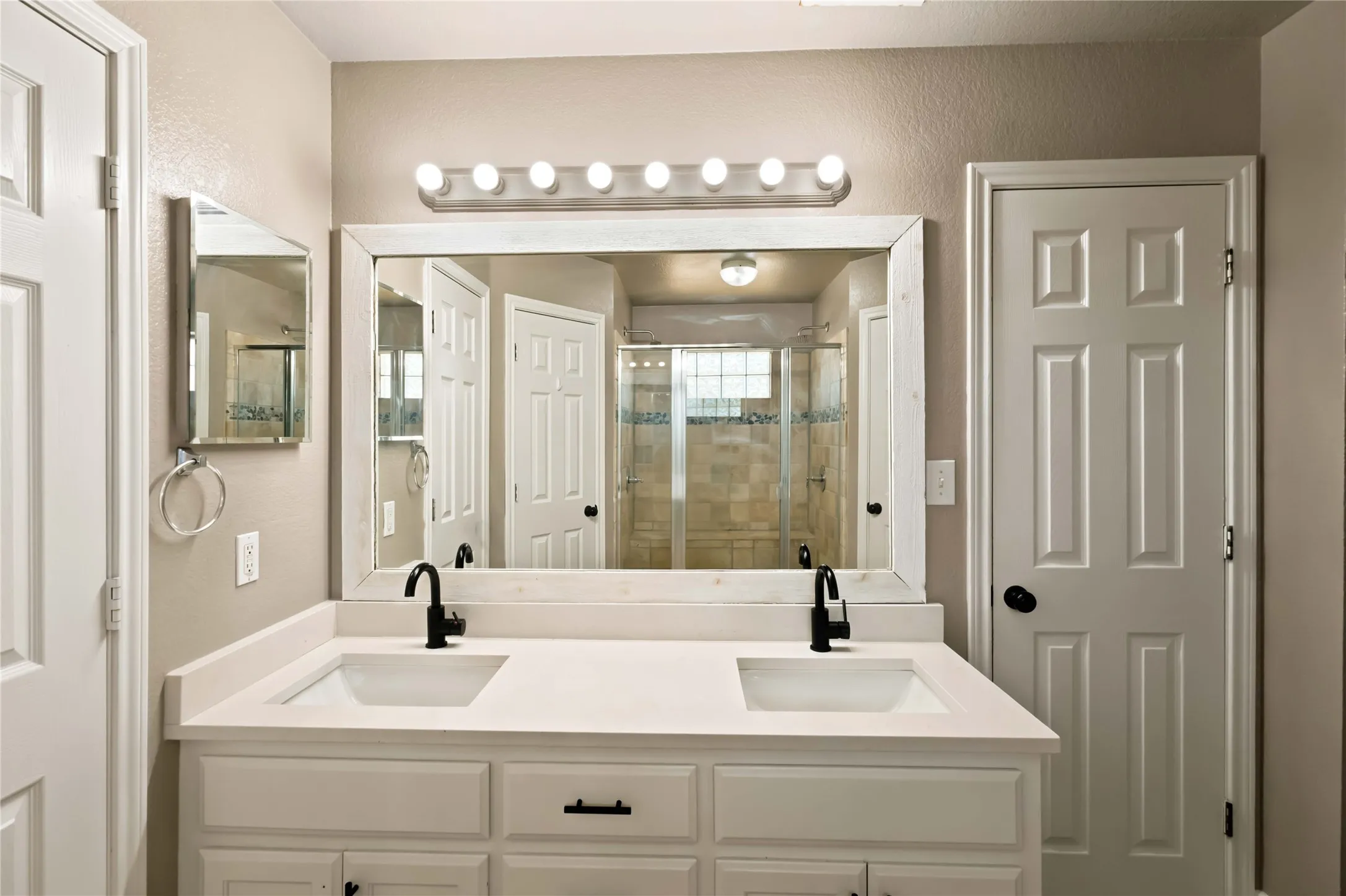 Single Family Residence For Sale in Ellis County , 627 Brenna Road, Waxahachie, Texas 75165, 4 Bedroom, 2 Bathroom, 2 Garage spaces, 1,504 Sqft, built in 2003, mls#21369718, Real Estate Agent in Waxahachie, Homes For Sale in Ellis county, Homes For Sale in Waxahachie, Realtor in Waxahachie Texas, Real Estate Brokerage Independent Realty Texas, Luminita Cordes Realtor