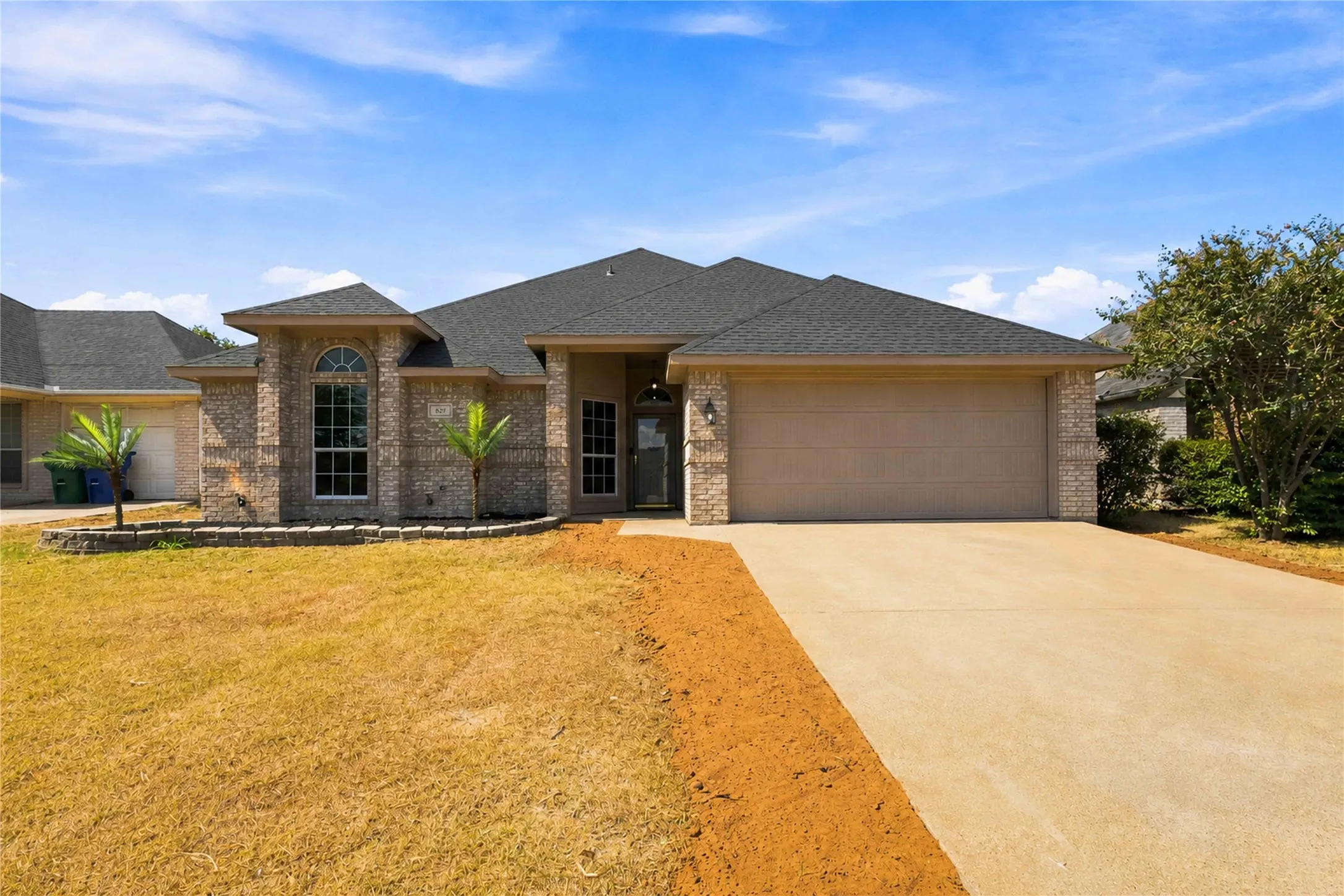 Single Family Residence For Sale in Ellis County , 627 Brenna Road, Waxahachie, Texas 75165, 4 Bedroom, 2 Bathroom, 2 Garage spaces, 1,504 Sqft, built in 2003, mls#21369718, Real Estate Agent in Waxahachie, Homes For Sale in Ellis county, Homes For Sale in Waxahachie, Realtor in Waxahachie Texas, Real Estate Brokerage Independent Realty Texas, Luminita Cordes Realtor