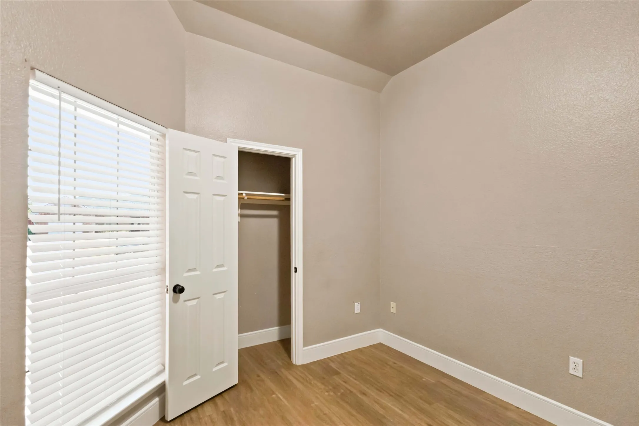 Single Family Residence For Sale in Ellis County , 627 Brenna Road, Waxahachie, Texas 75165, 4 Bedroom, 2 Bathroom, 2 Garage spaces, 1,504 Sqft, built in 2003, mls#21369718, Real Estate Agent in Waxahachie, Homes For Sale in Ellis county, Homes For Sale in Waxahachie, Realtor in Waxahachie Texas, Real Estate Brokerage Independent Realty Texas, Luminita Cordes Realtor