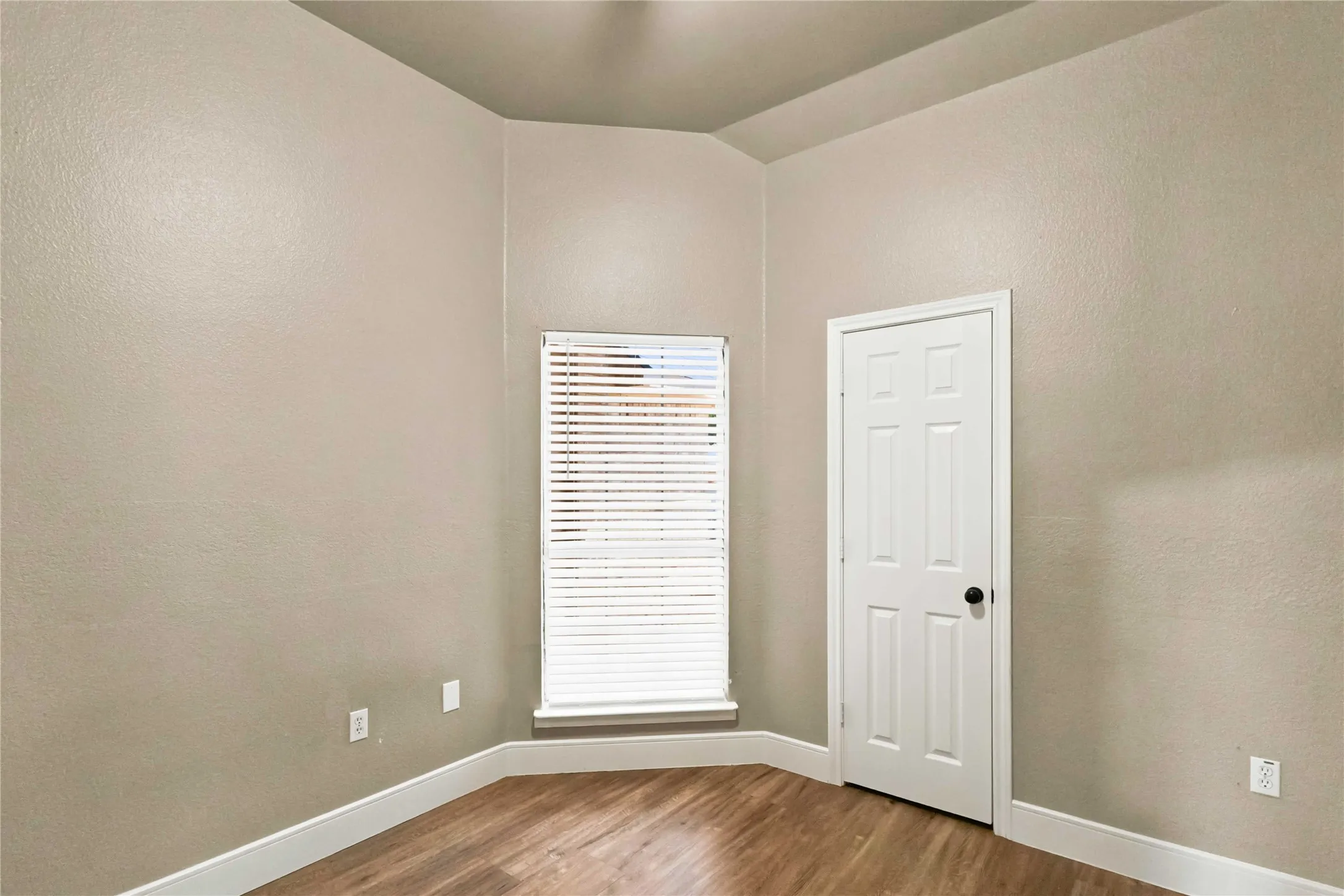 Single Family Residence For Sale in Ellis County , 627 Brenna Road, Waxahachie, Texas 75165, 4 Bedroom, 2 Bathroom, 2 Garage spaces, 1,504 Sqft, built in 2003, mls#21369718, Real Estate Agent in Waxahachie, Homes For Sale in Ellis county, Homes For Sale in Waxahachie, Realtor in Waxahachie Texas, Real Estate Brokerage Independent Realty Texas, Luminita Cordes Realtor