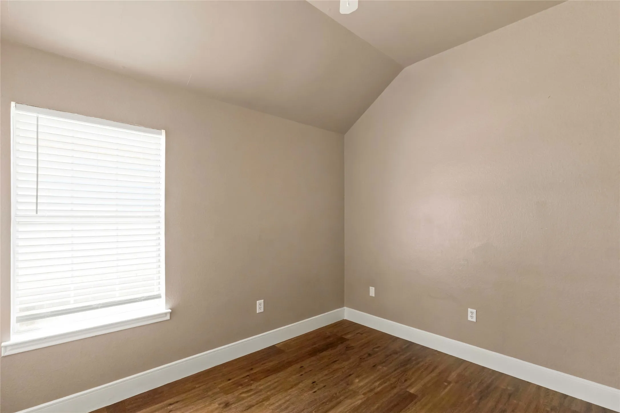 Single Family Residence For Sale in Ellis County , 627 Brenna Road, Waxahachie, Texas 75165, 4 Bedroom, 2 Bathroom, 2 Garage spaces, 1,504 Sqft, built in 2003, mls#21369718, Real Estate Agent in Waxahachie, Homes For Sale in Ellis county, Homes For Sale in Waxahachie, Realtor in Waxahachie Texas, Real Estate Brokerage Independent Realty Texas, Luminita Cordes Realtor