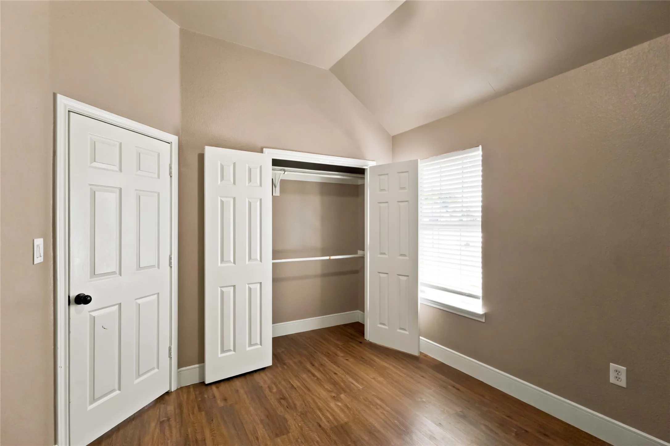 Single Family Residence For Sale in Ellis County , 627 Brenna Road, Waxahachie, Texas 75165, 4 Bedroom, 2 Bathroom, 2 Garage spaces, 1,504 Sqft, built in 2003, mls#21369718, Real Estate Agent in Waxahachie, Homes For Sale in Ellis county, Homes For Sale in Waxahachie, Realtor in Waxahachie Texas, Real Estate Brokerage Independent Realty Texas, Luminita Cordes Realtor